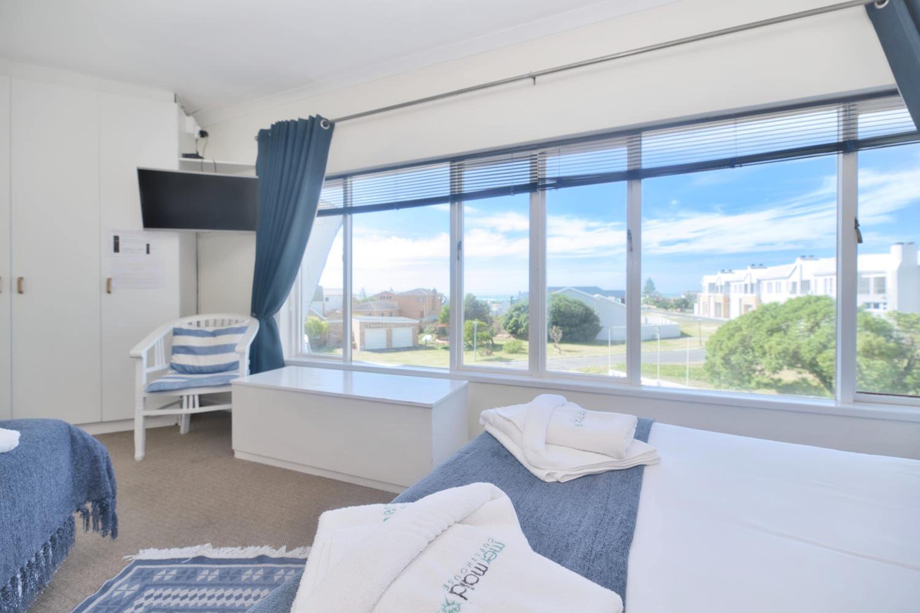 Standard Triple Room with Sea View - Photo 14