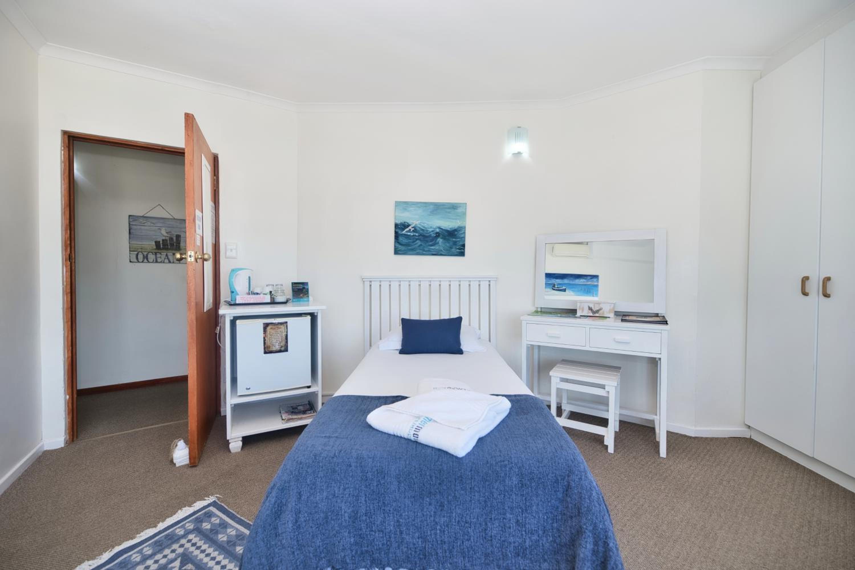 Standard Triple Room with Sea View - Photo 17