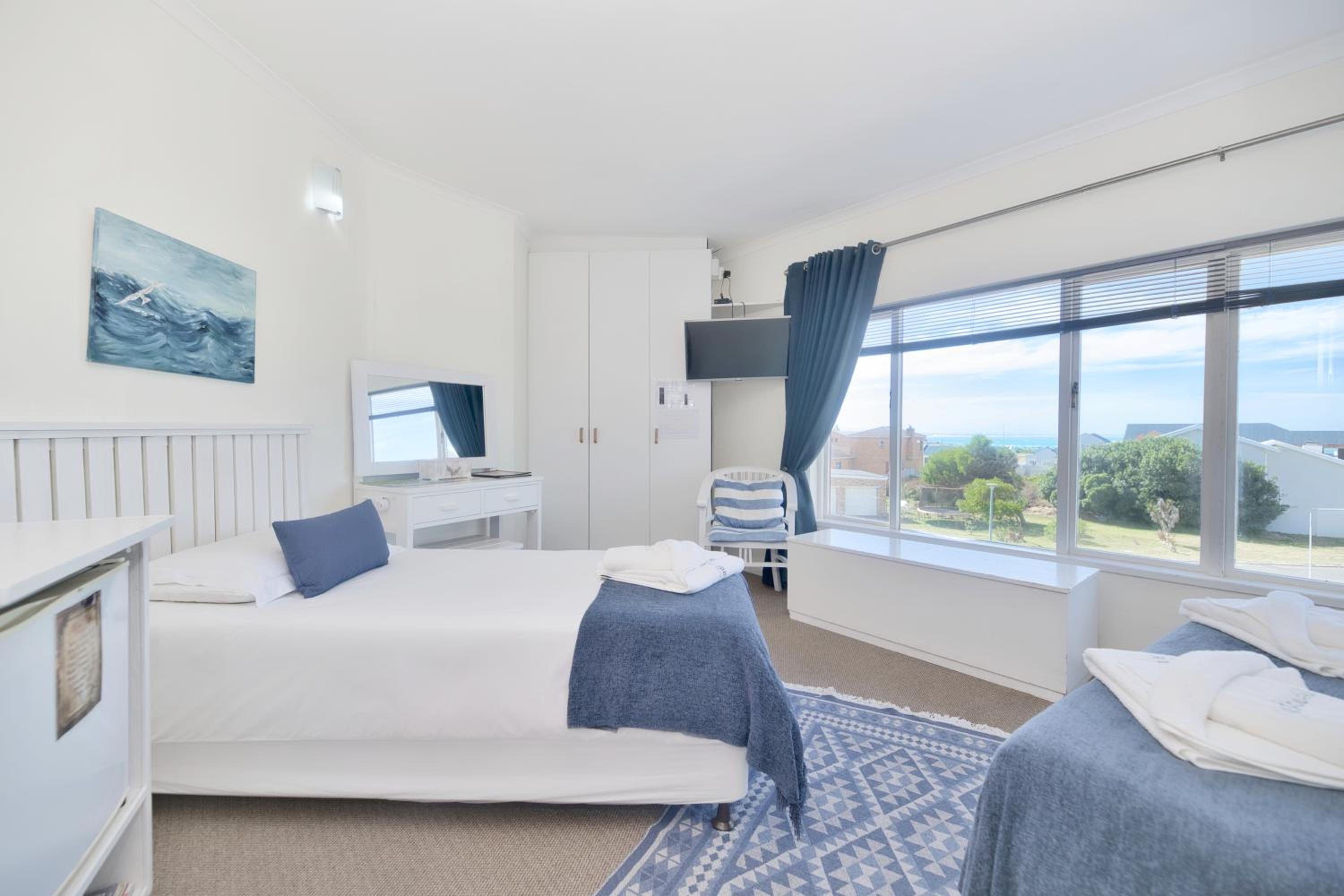Standard Triple Room with Sea View - Photo 5