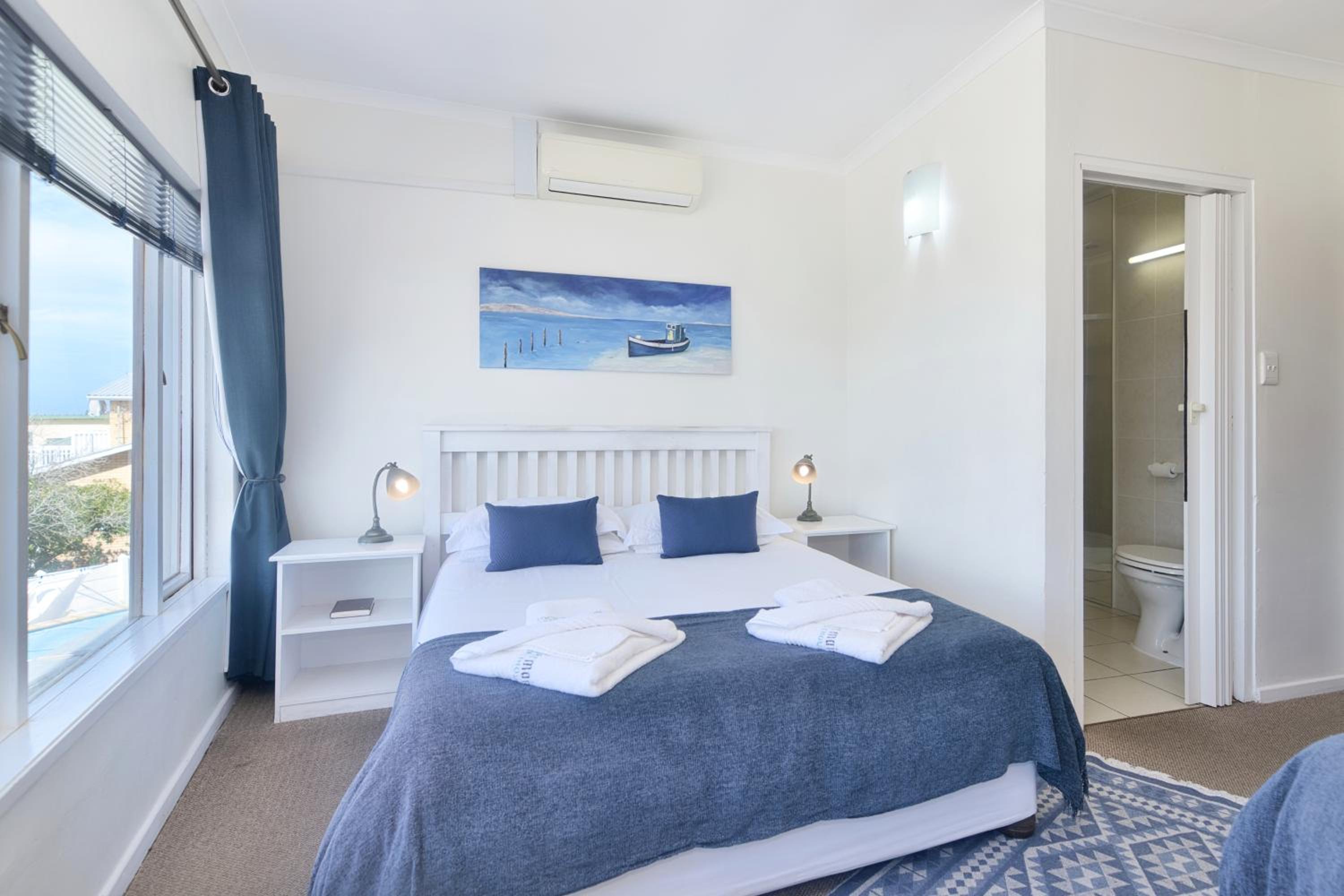 Standard Triple Room with Sea View - Photo 3