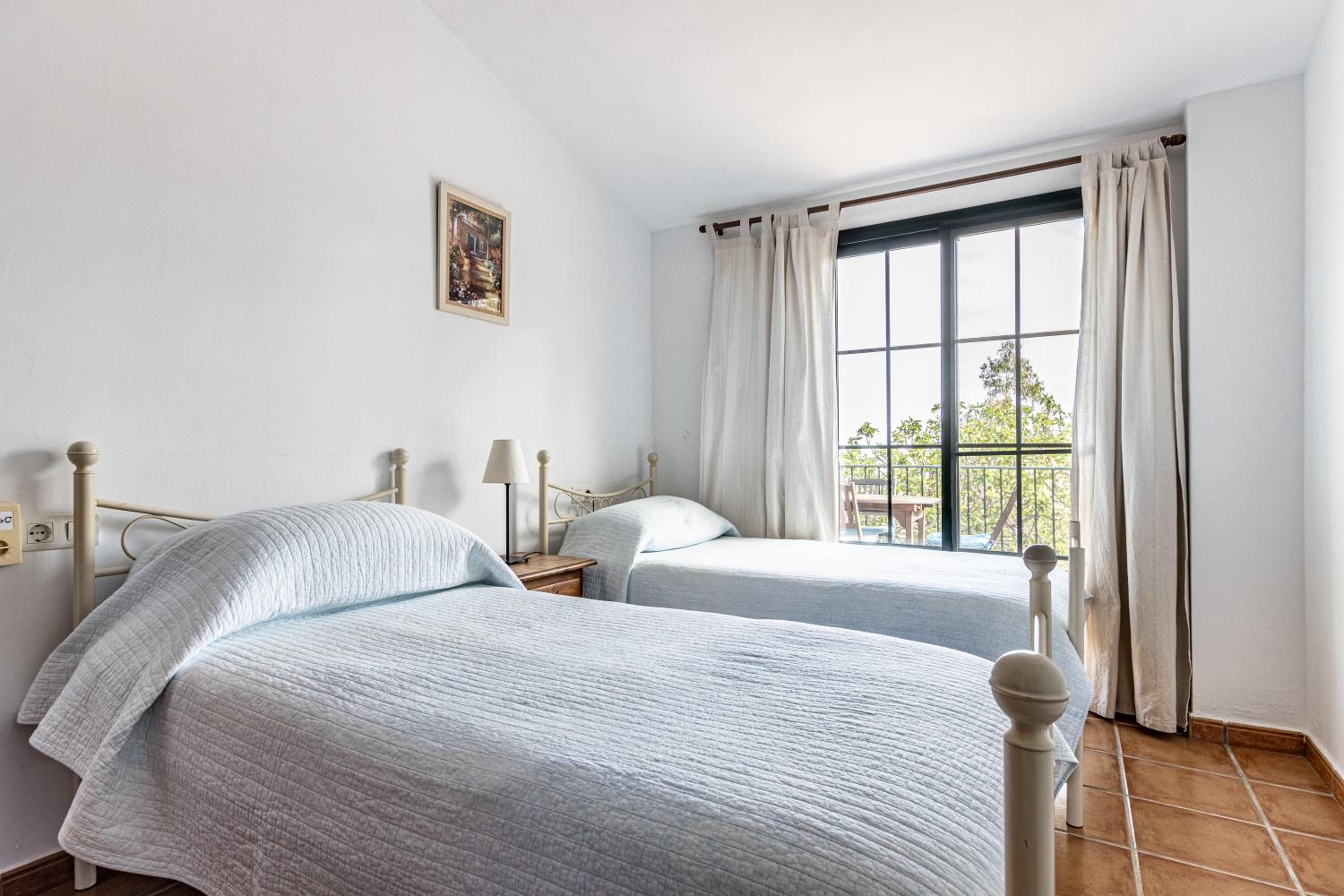 Three-Bedroom Apartment with Sea View photo 3