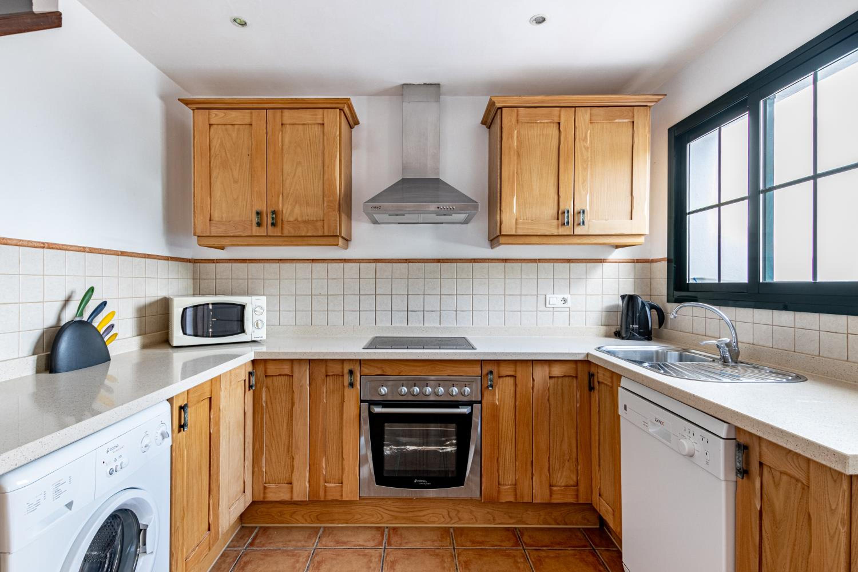 Three-Bedroom Apartment with Sea View photo 2