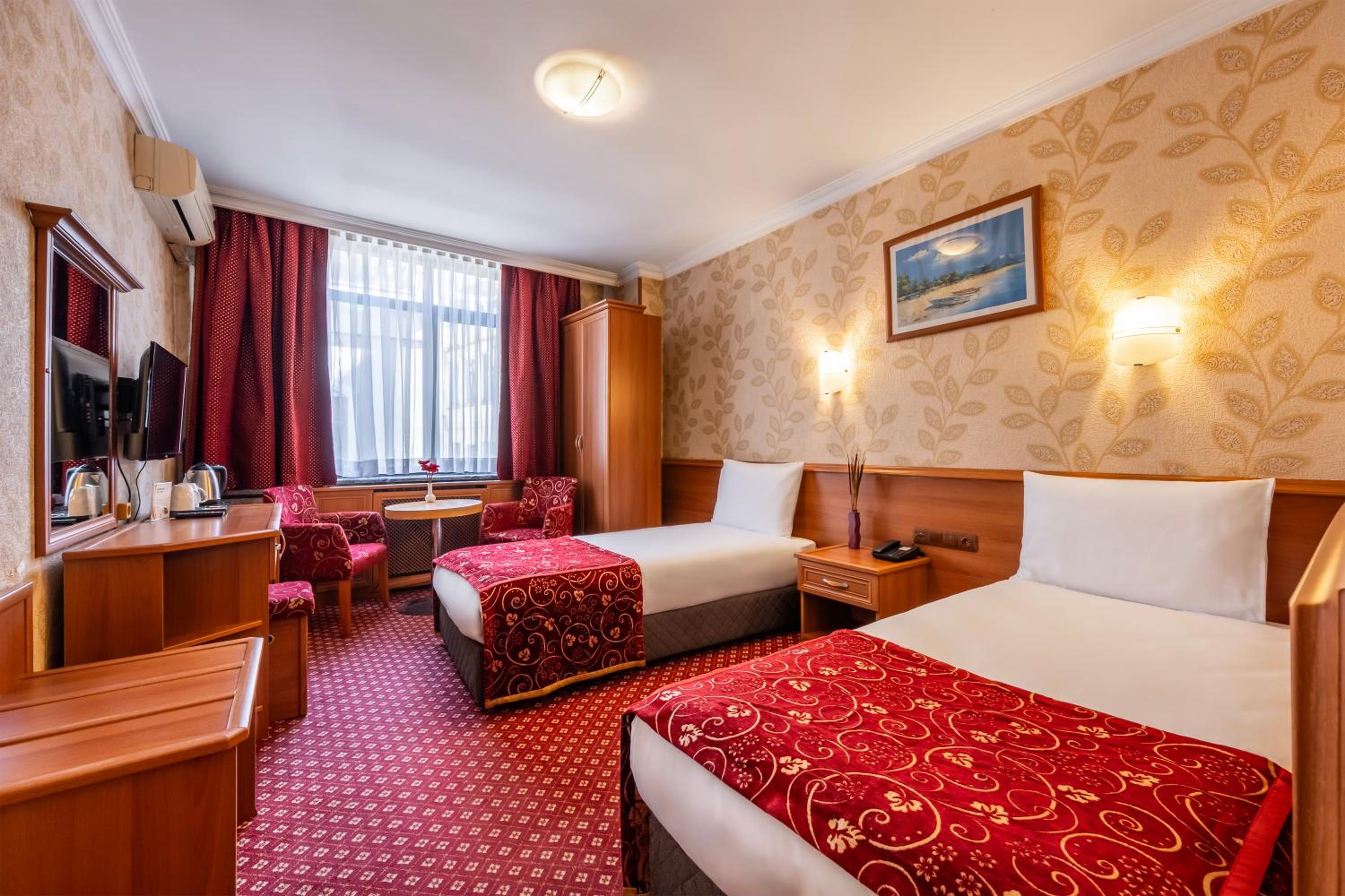 Standard Double or Twin Room photo 1