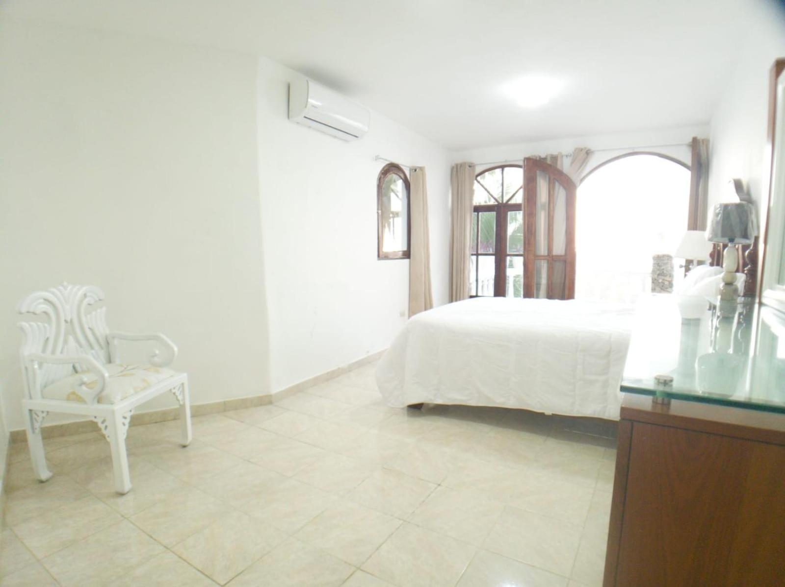 Apartment photo 2