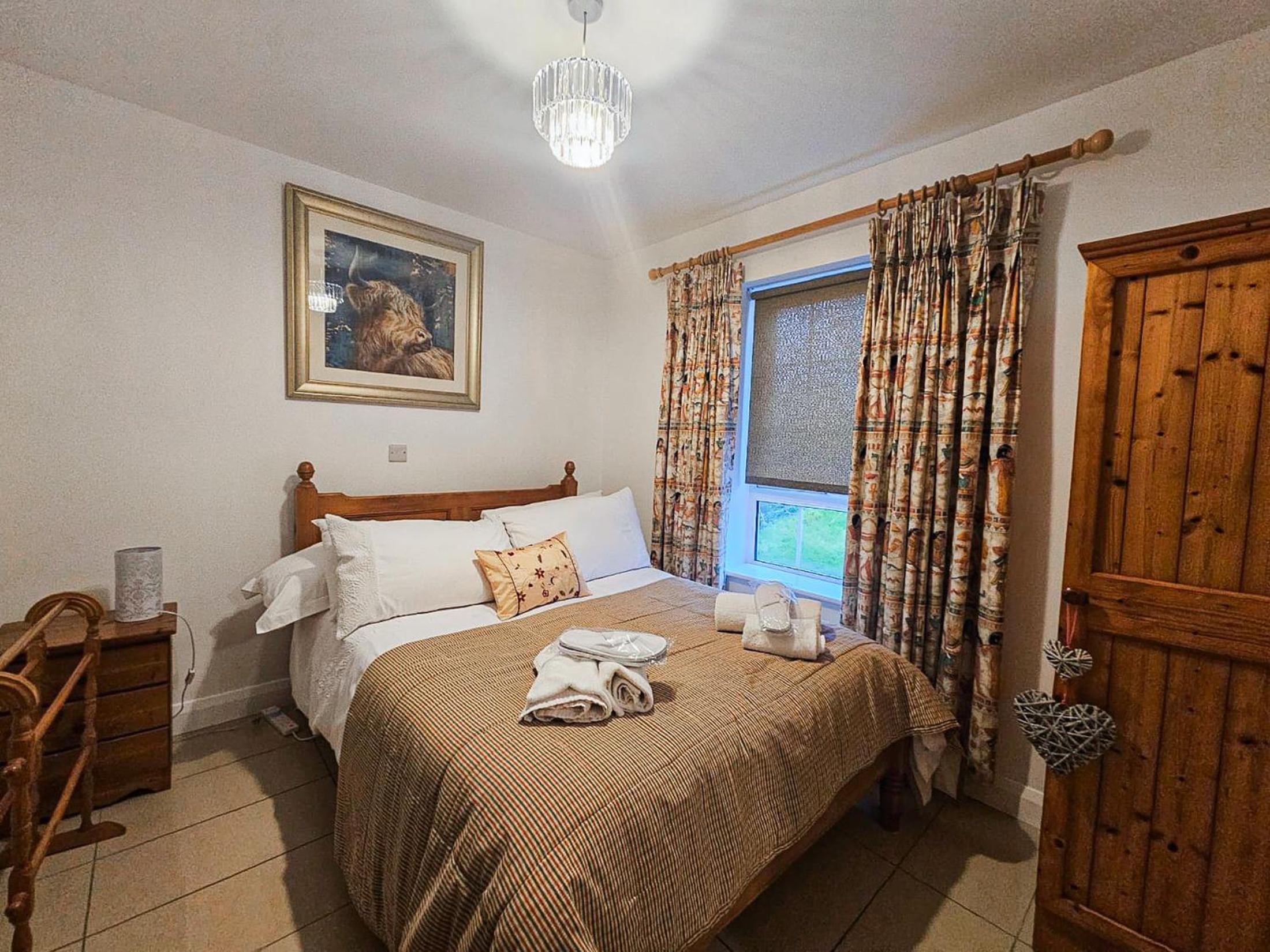 Five-Bedroom House photo 3