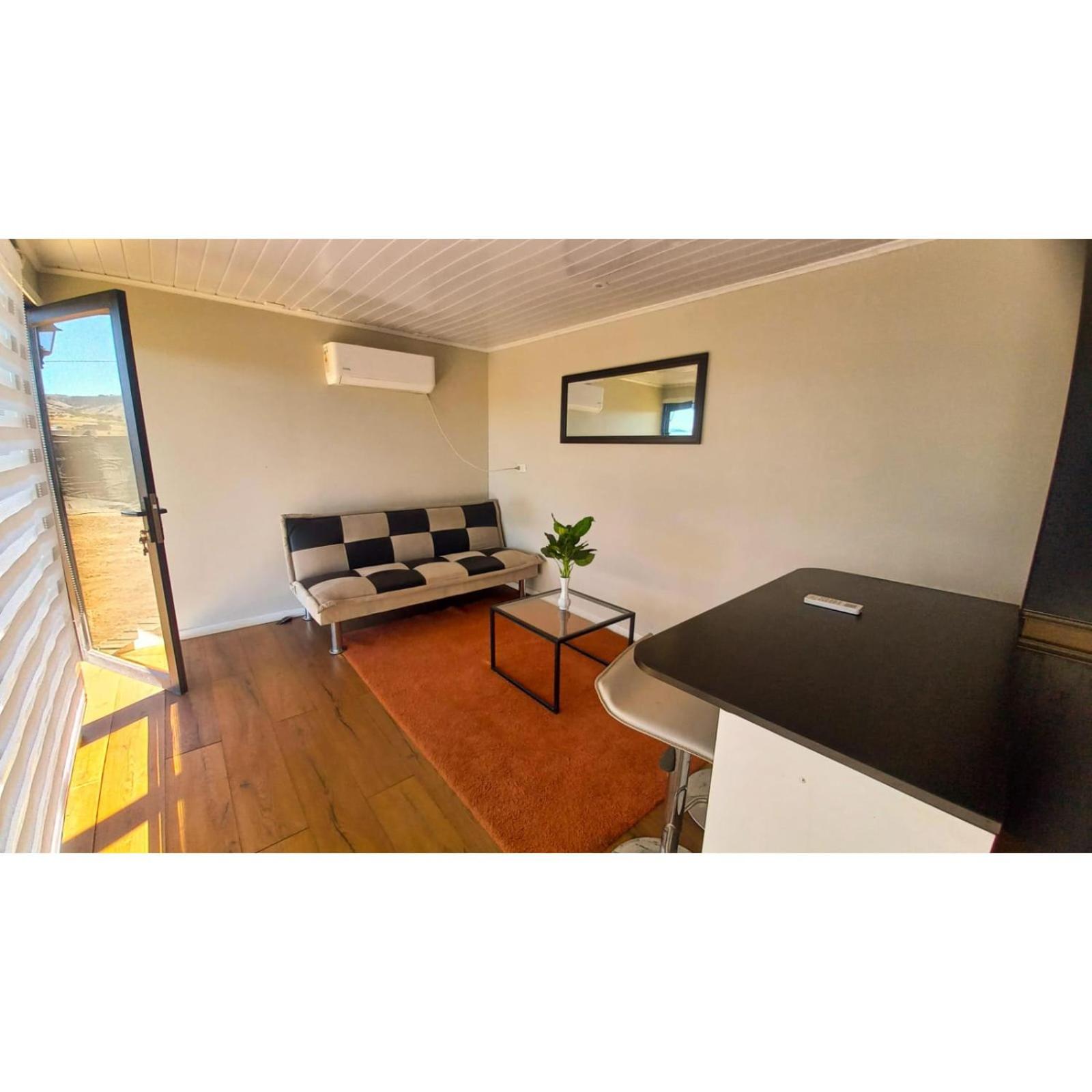 One-Bedroom House photo 1