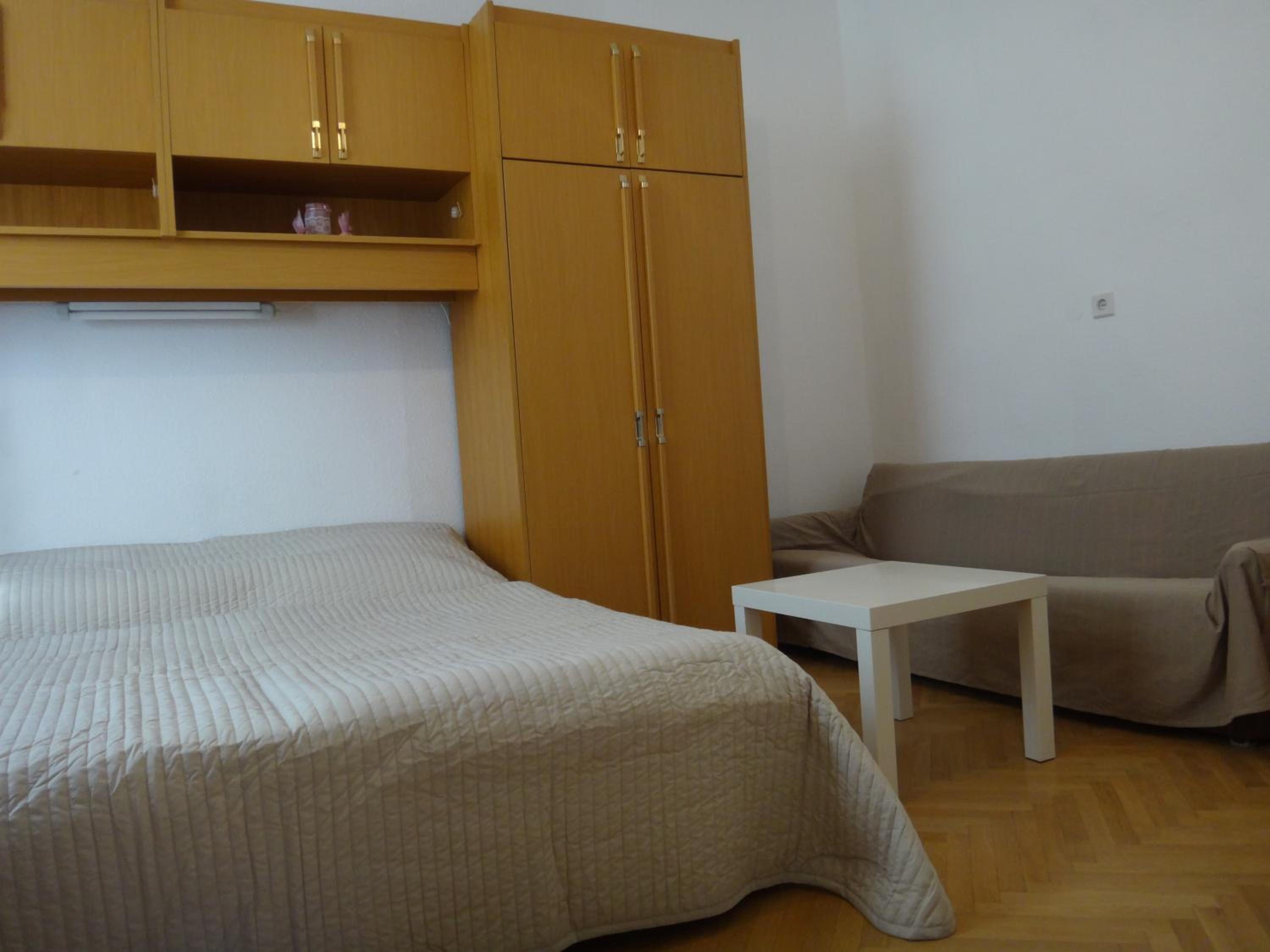 Studio Apartment - Photo 2
