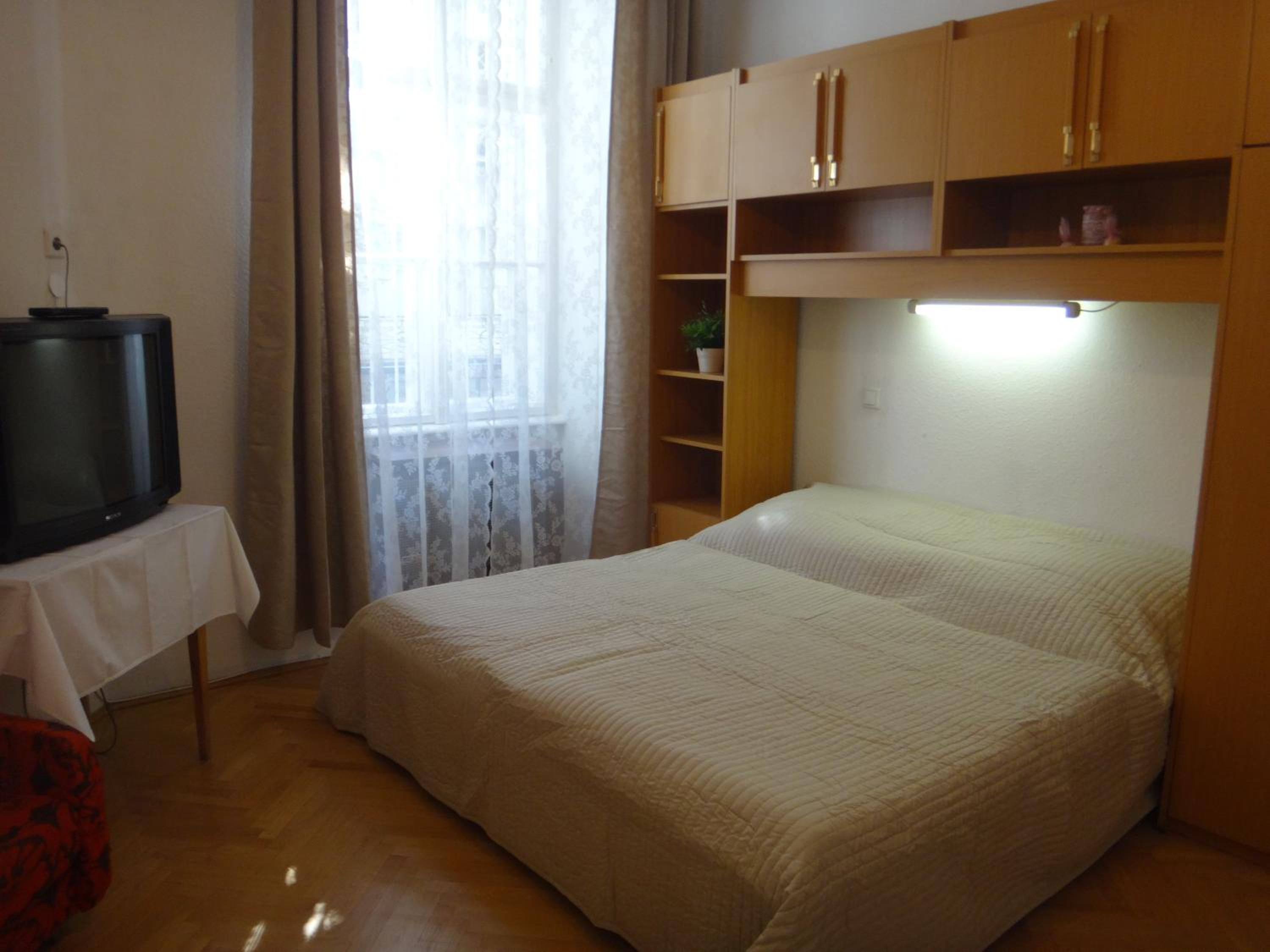 Studio Apartment - Photo 3