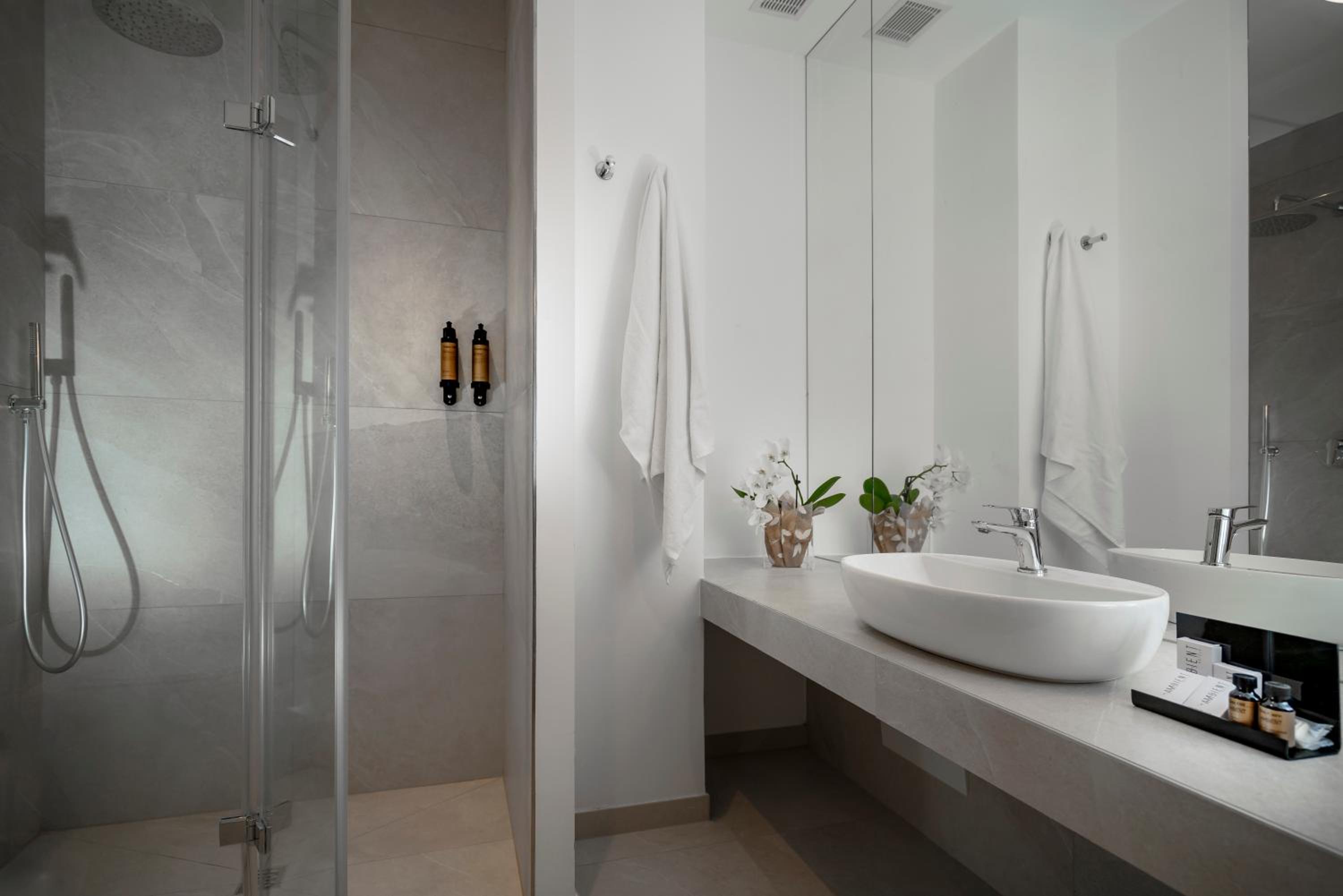 Superior Double or Twin Room - Photo 5