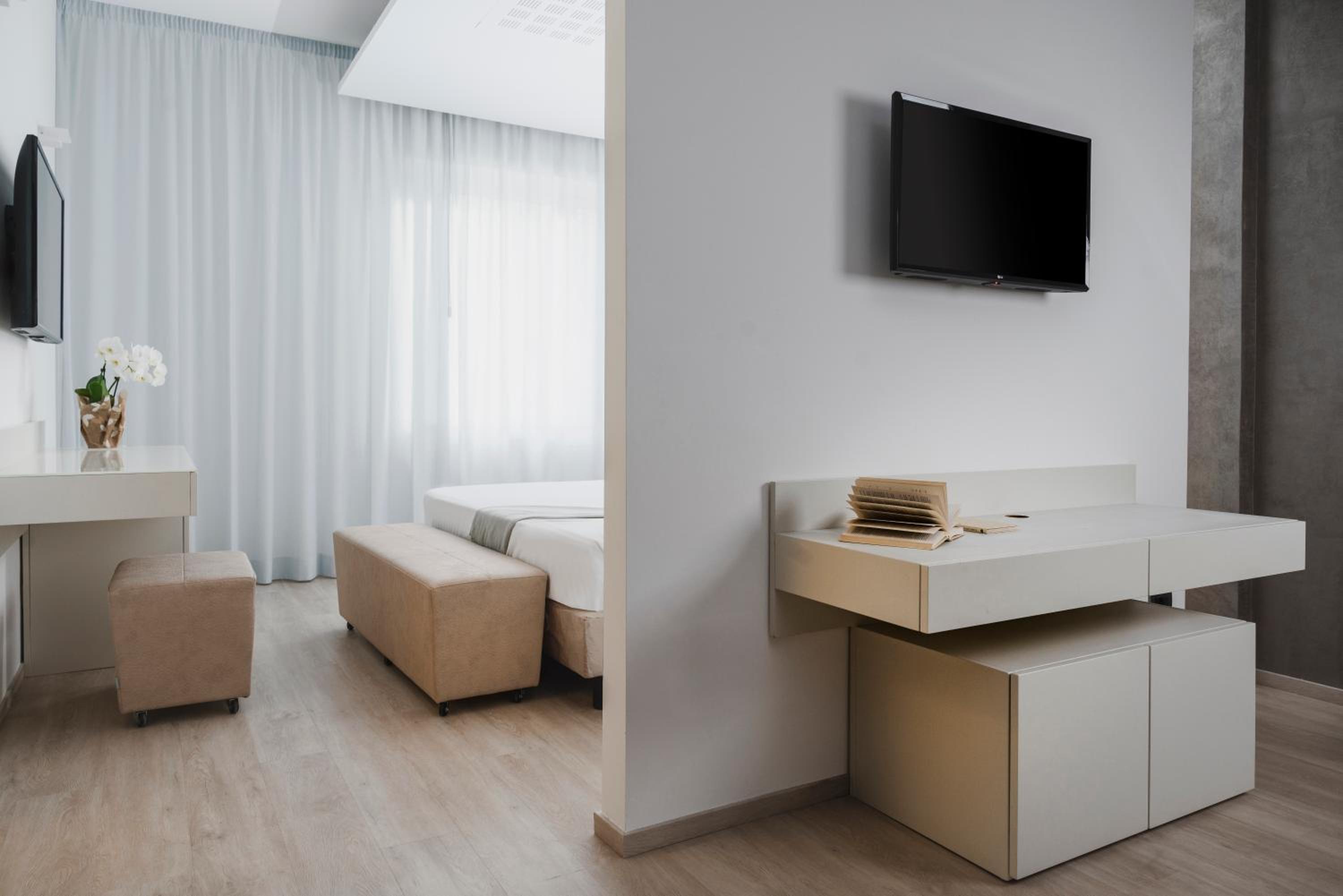 Suite - Photo 3
