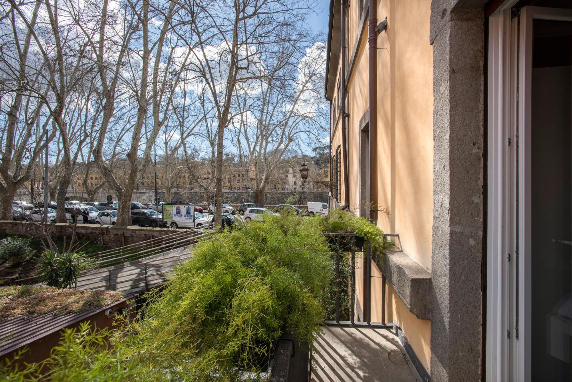 Apartment with Balcony photo 3