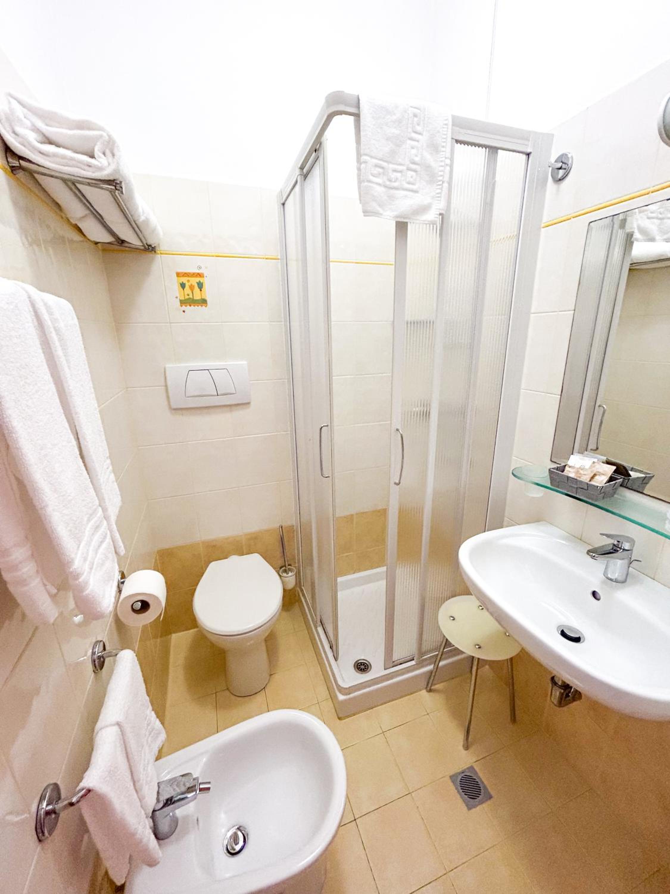 Double or Twin Room - Photo 5