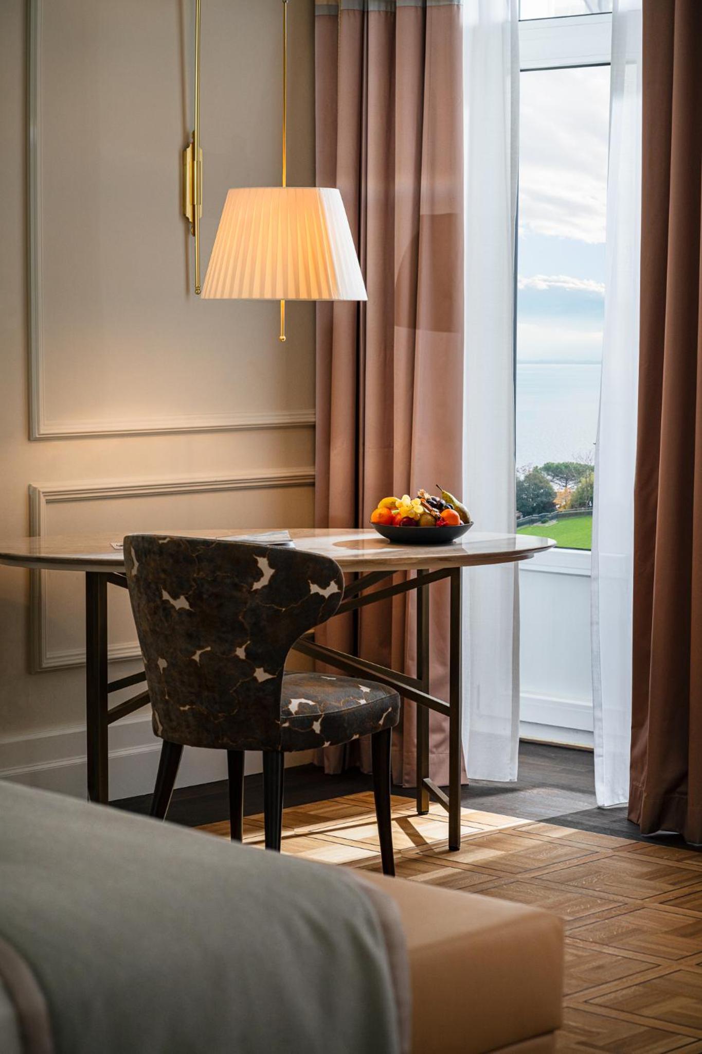 Junior Suite with Lake View - Photo 1