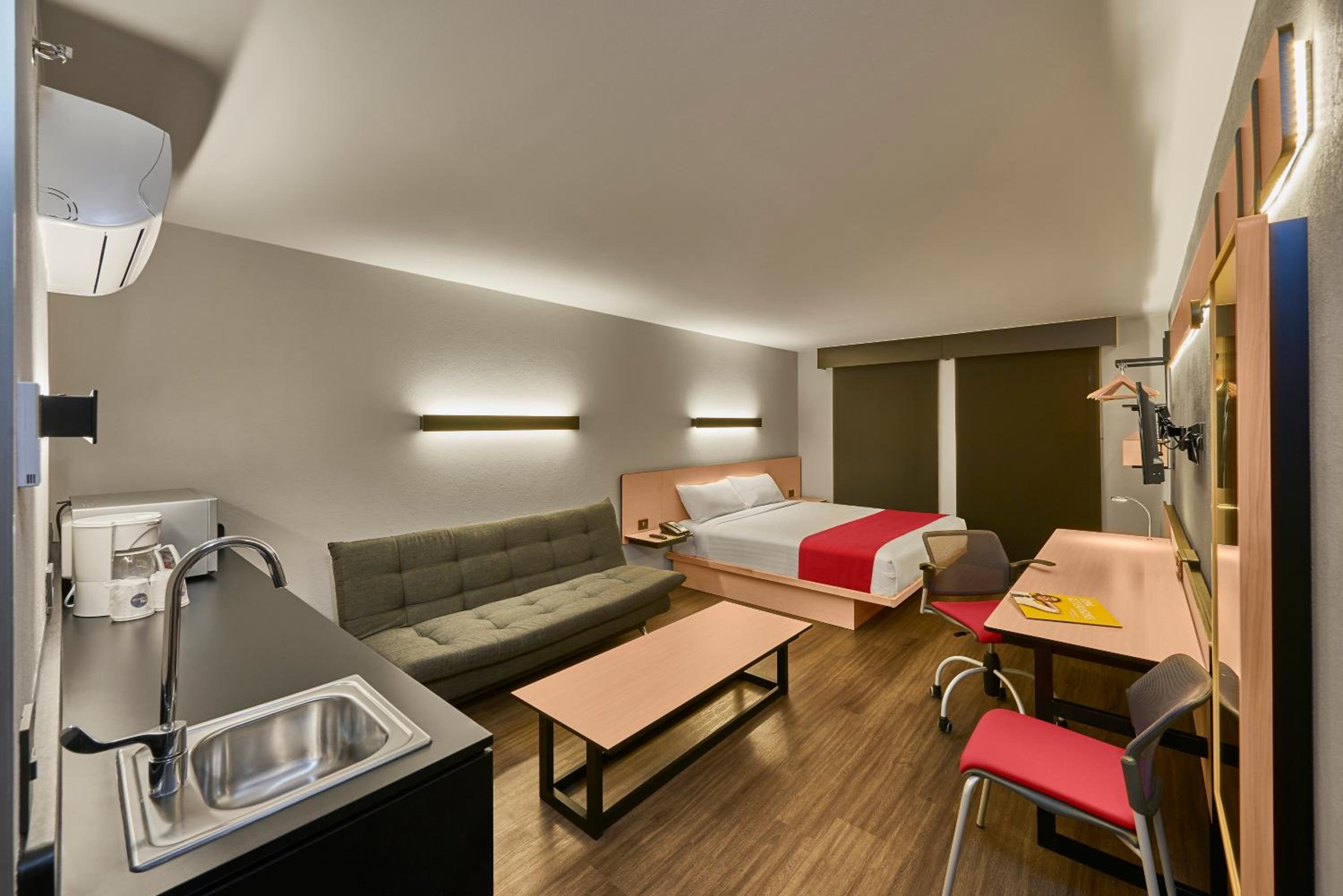 Superior Queen Room with Sofa Bed - Photo 1