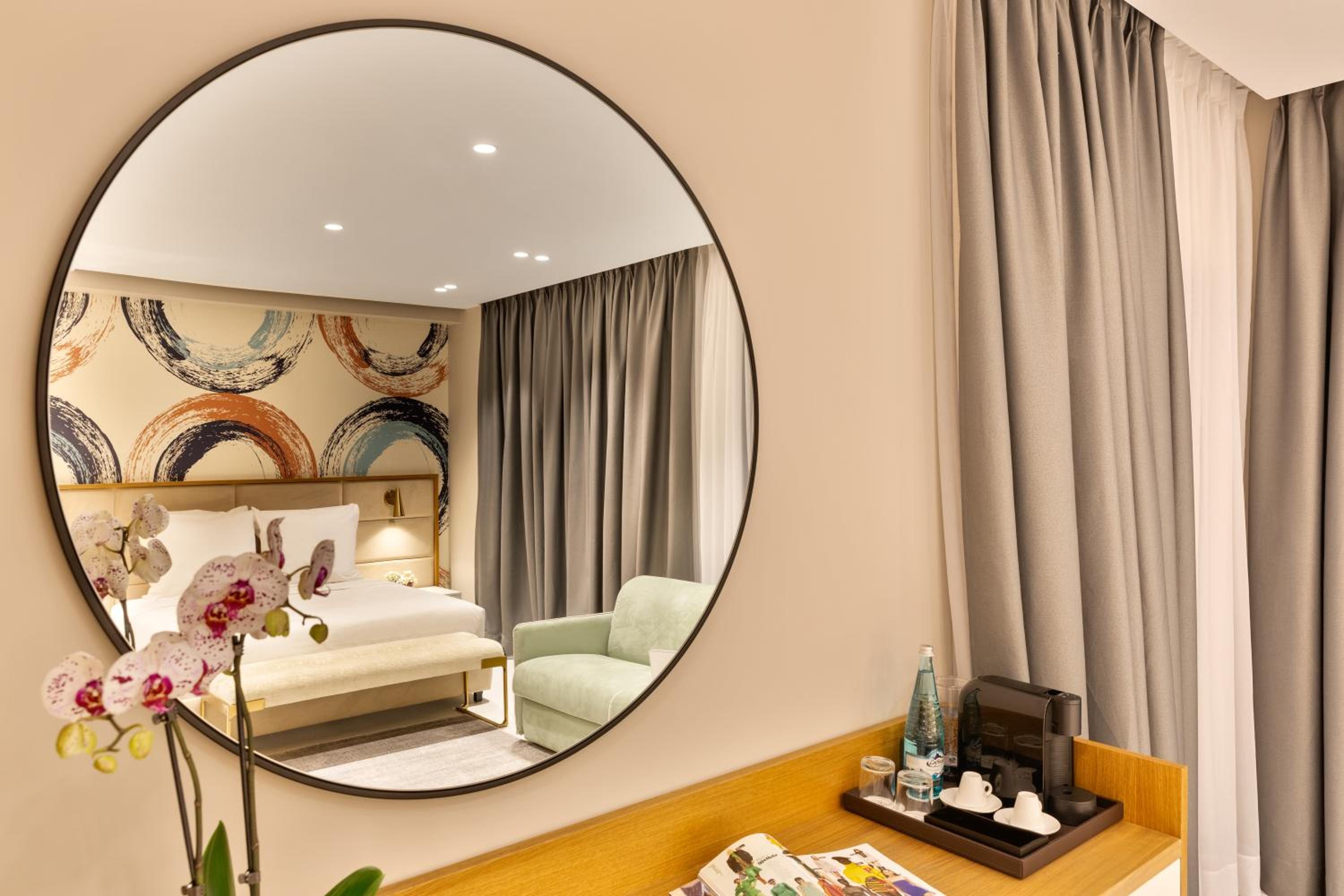 Superior King Room with Sofa Bed photo 3