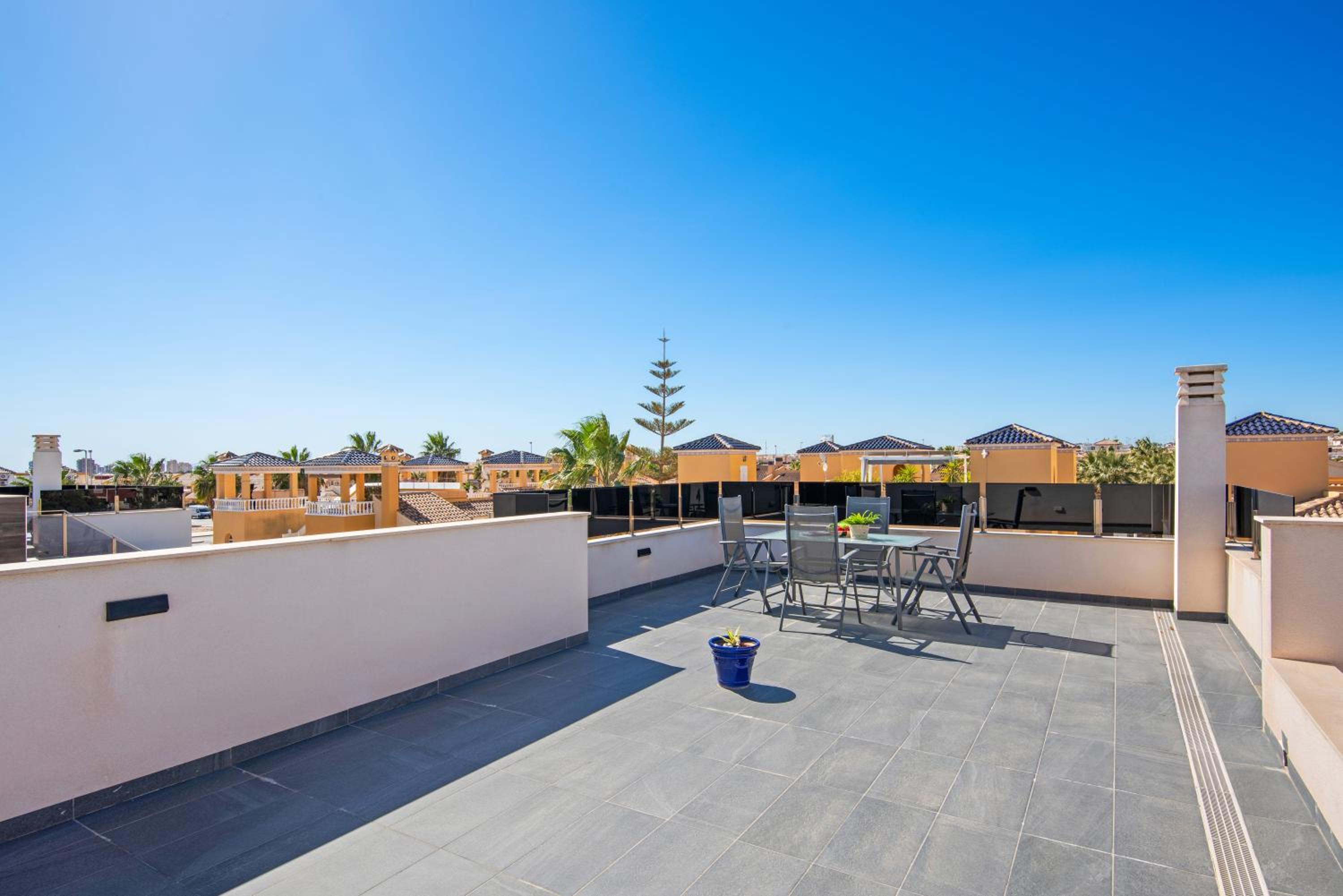 Villa photo 2