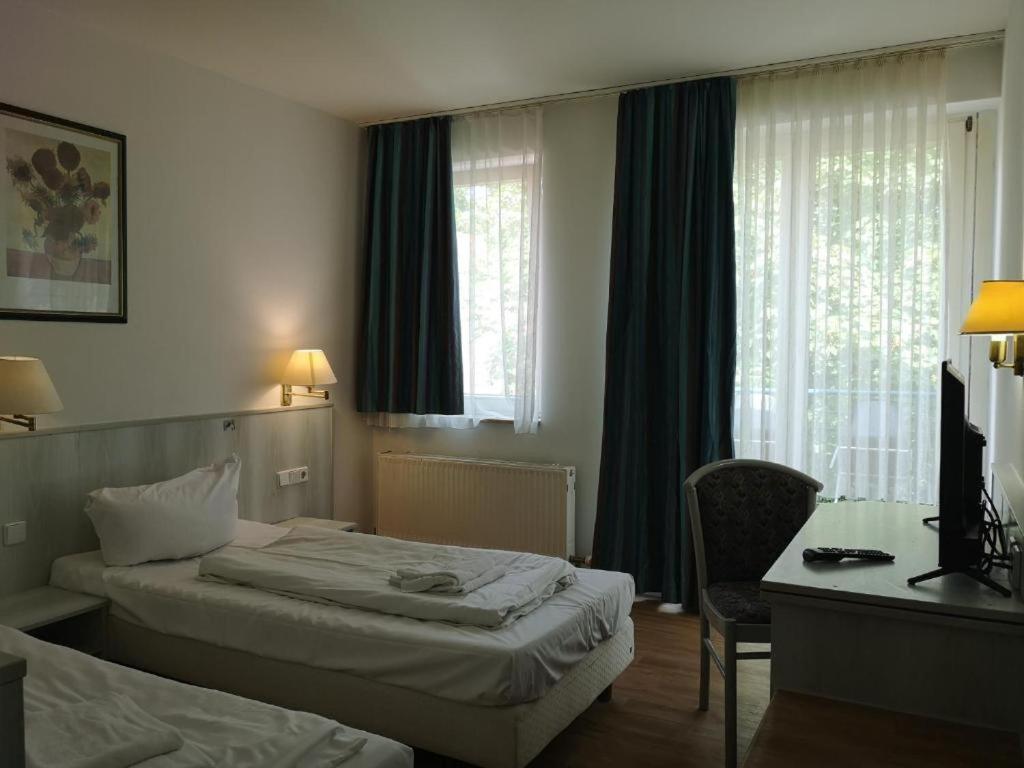 Economy Double Room photo 2