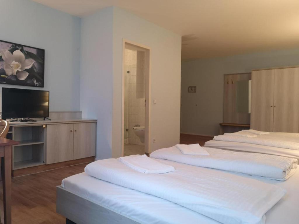 Economy Quadruple Room photo 3