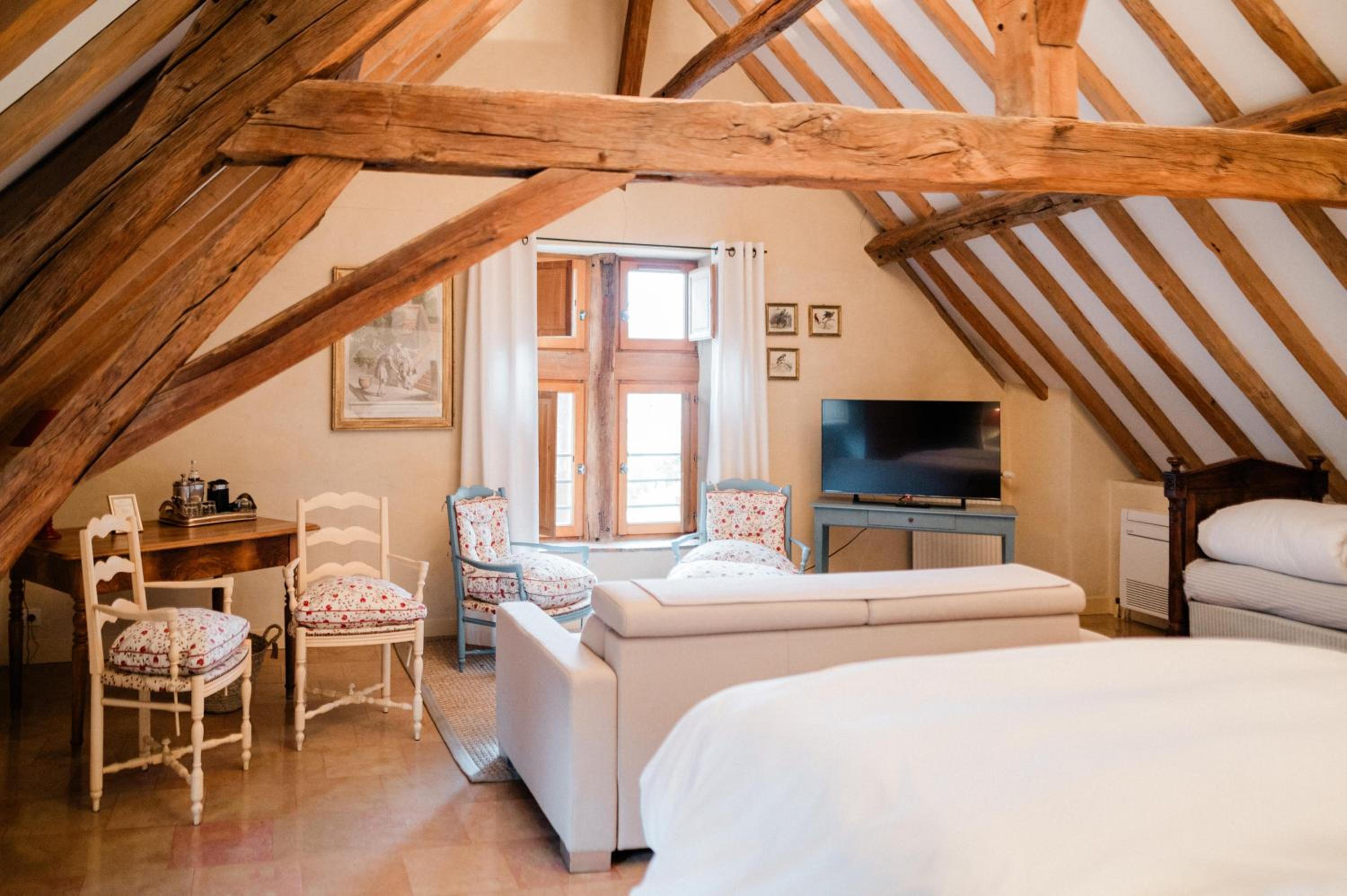 Family Suite (2 Adults + 2 Children)