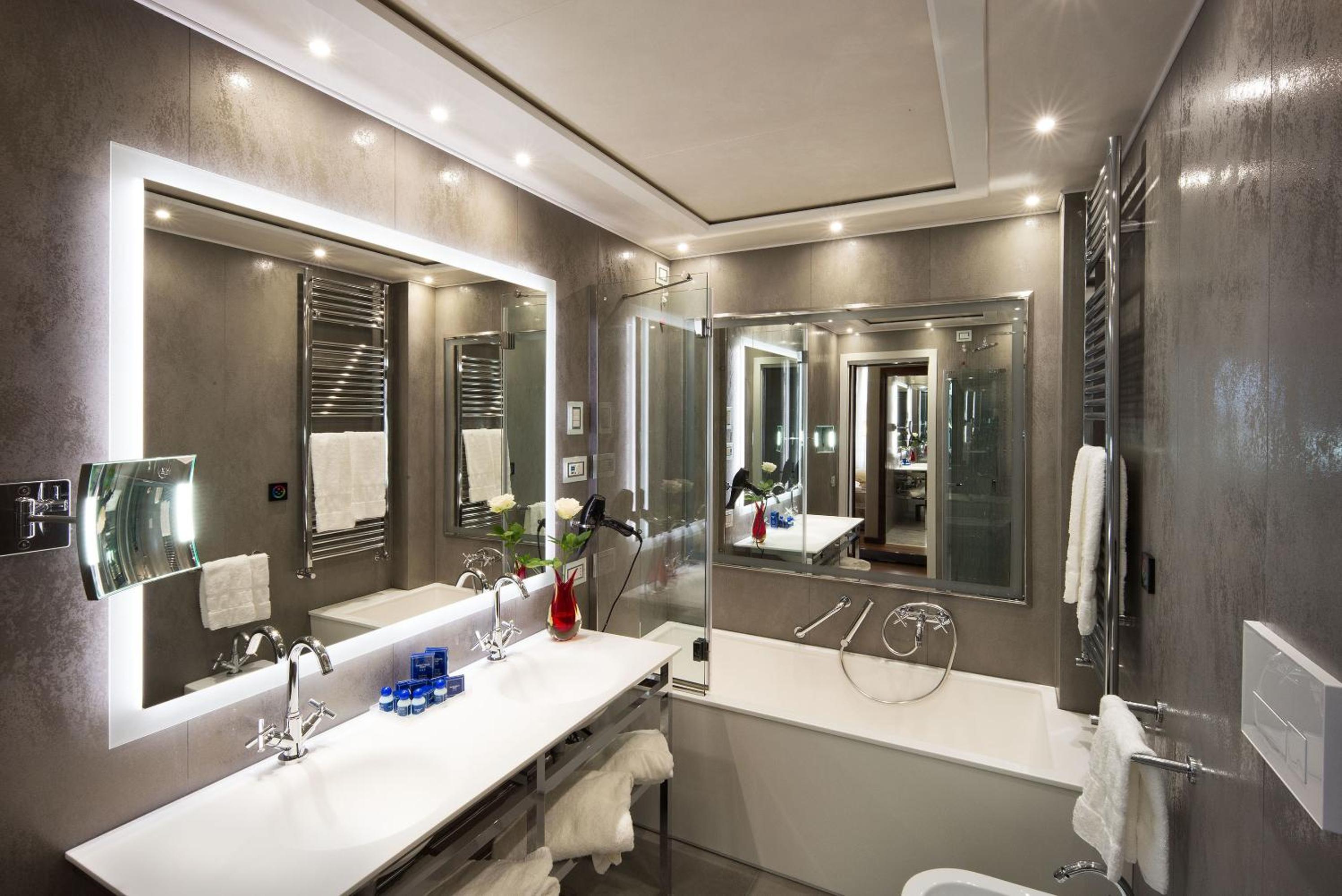 Deluxe Double or Twin Room with City View