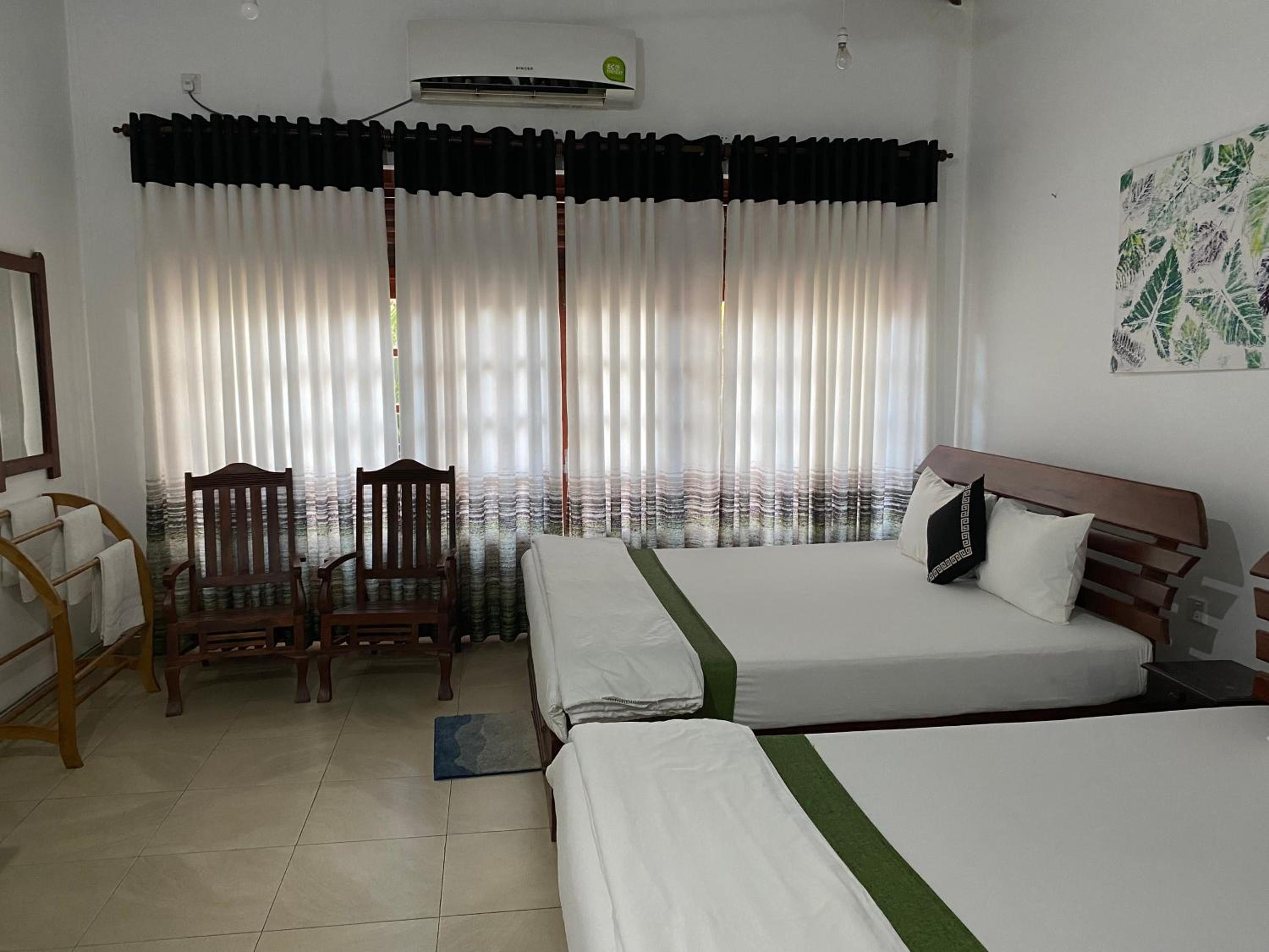 Deluxe Family Room photo 1