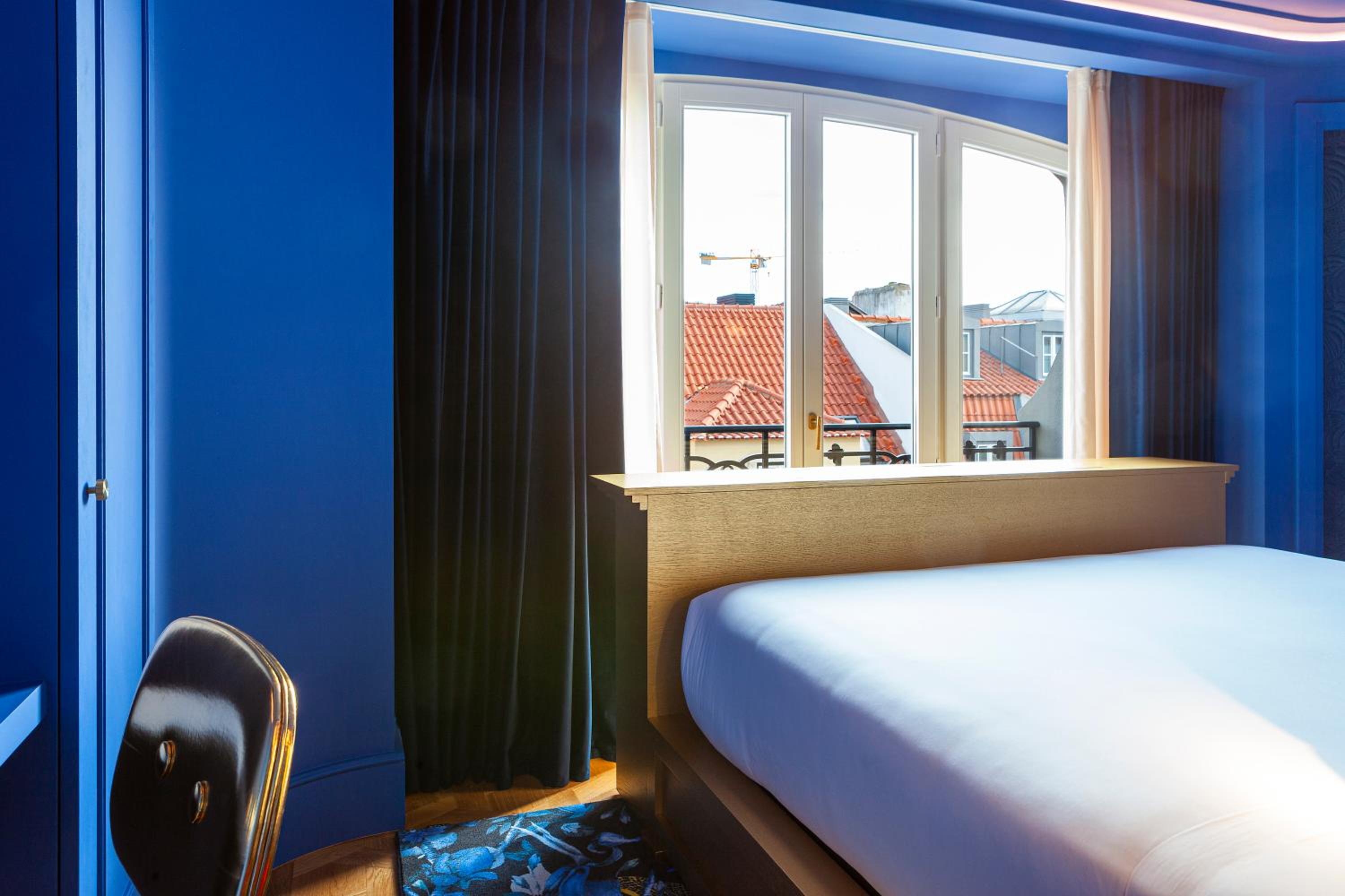 Suite with Balcony - Photo 3
