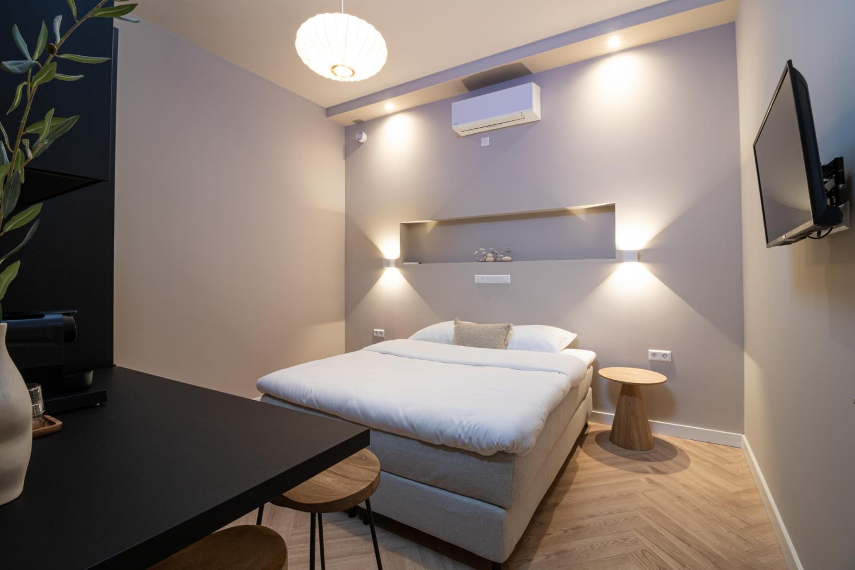Double Room without Window photo 3