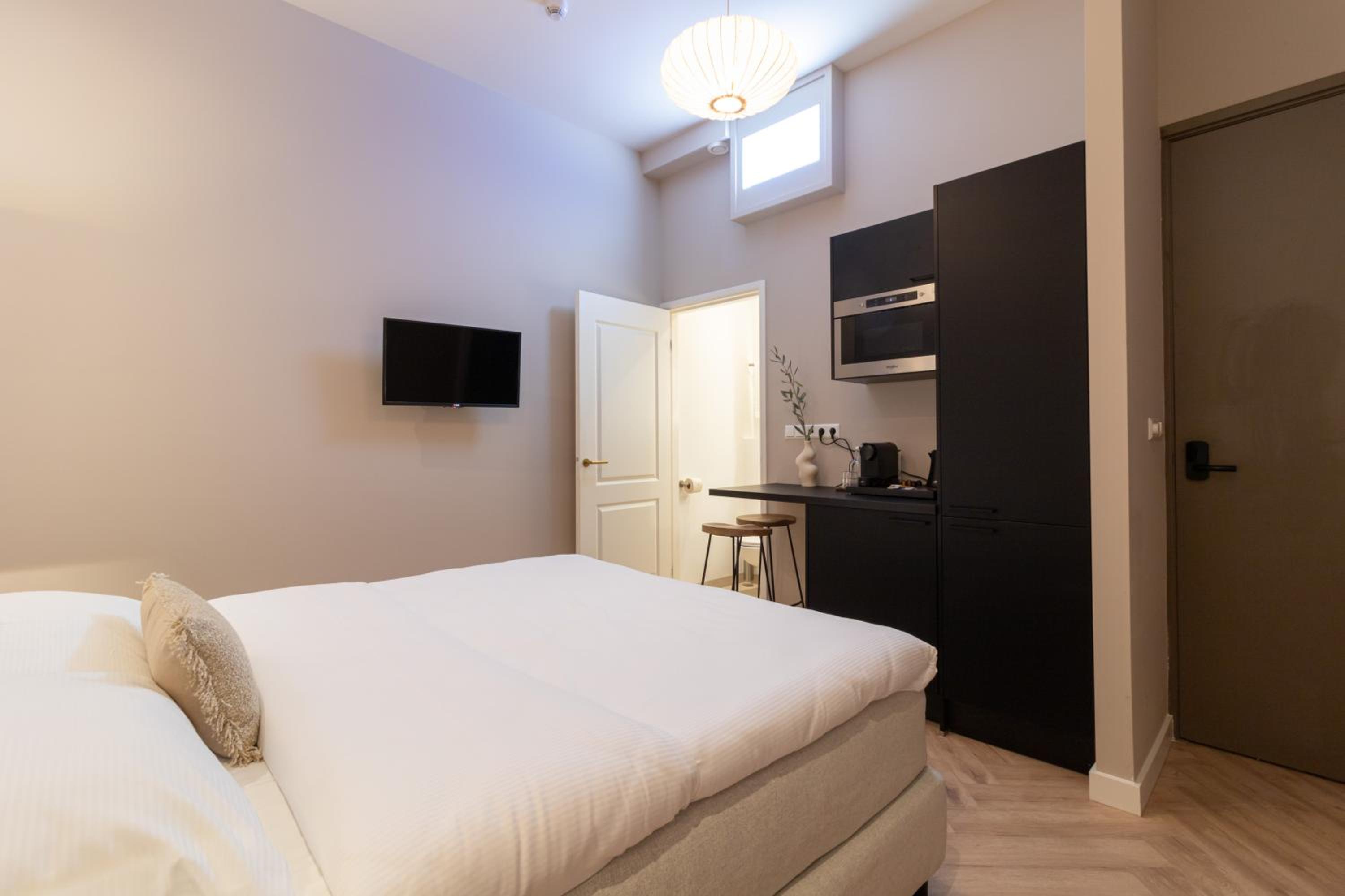 Double Room without Window photo 2