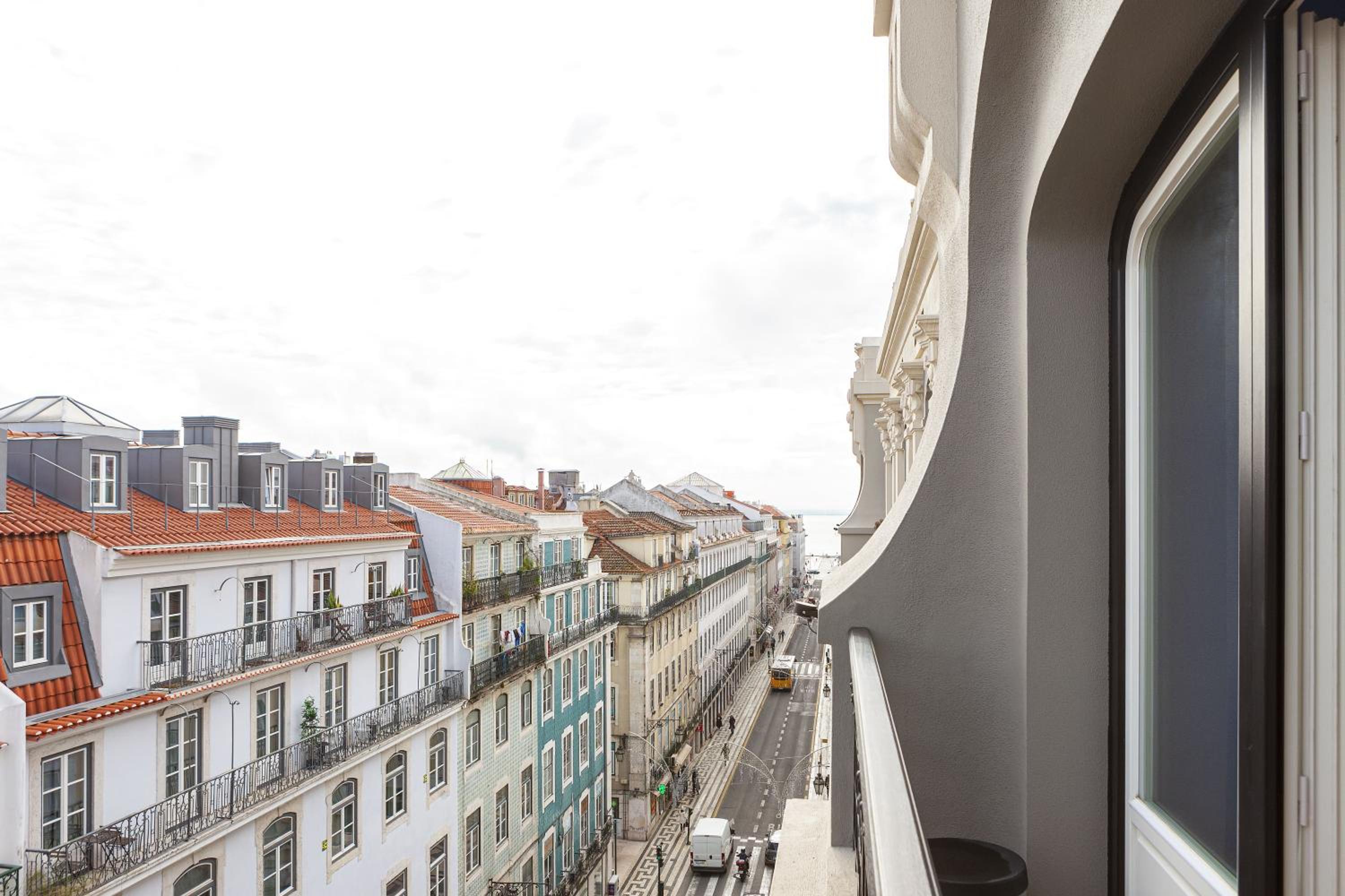 Suite with Balcony - Photo 7