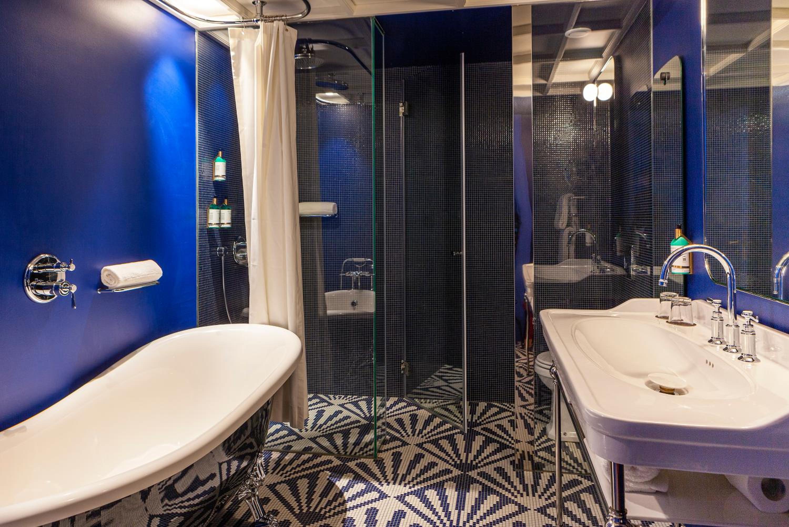 Suite with Balcony - Photo 8