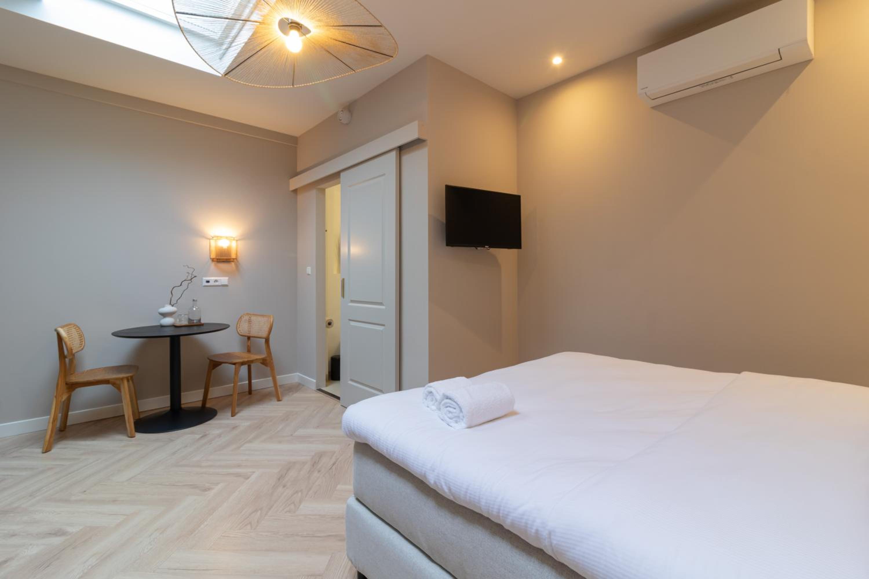 Deluxe King Room photo 1