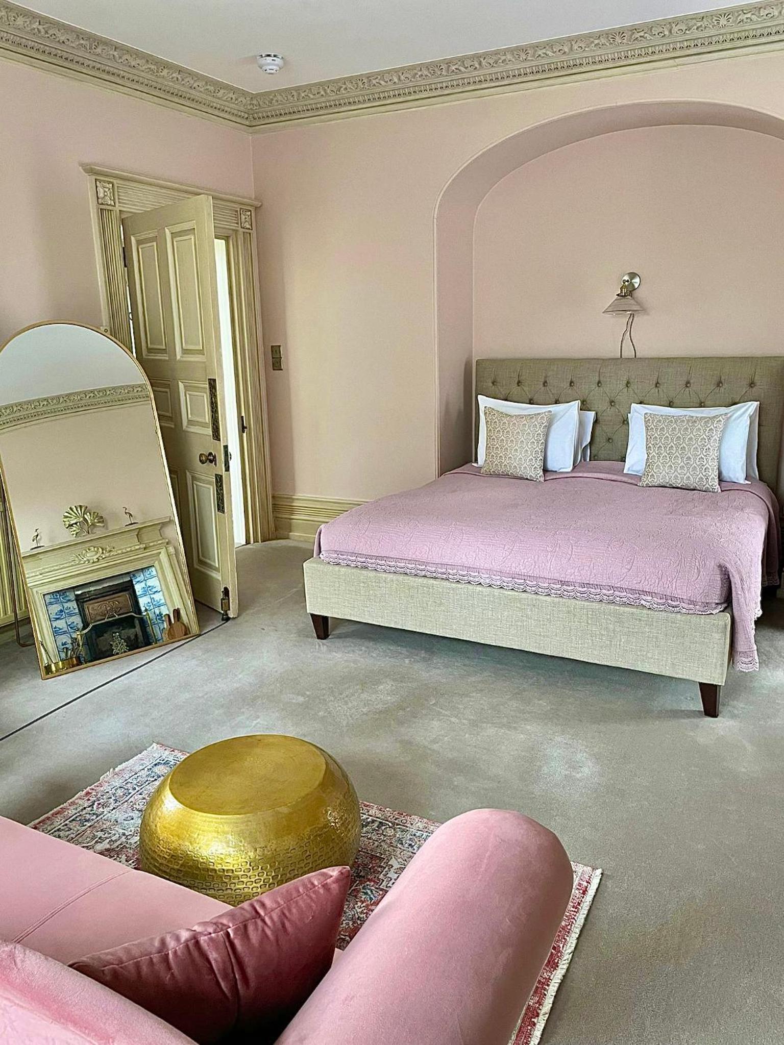 Deluxe King Suite