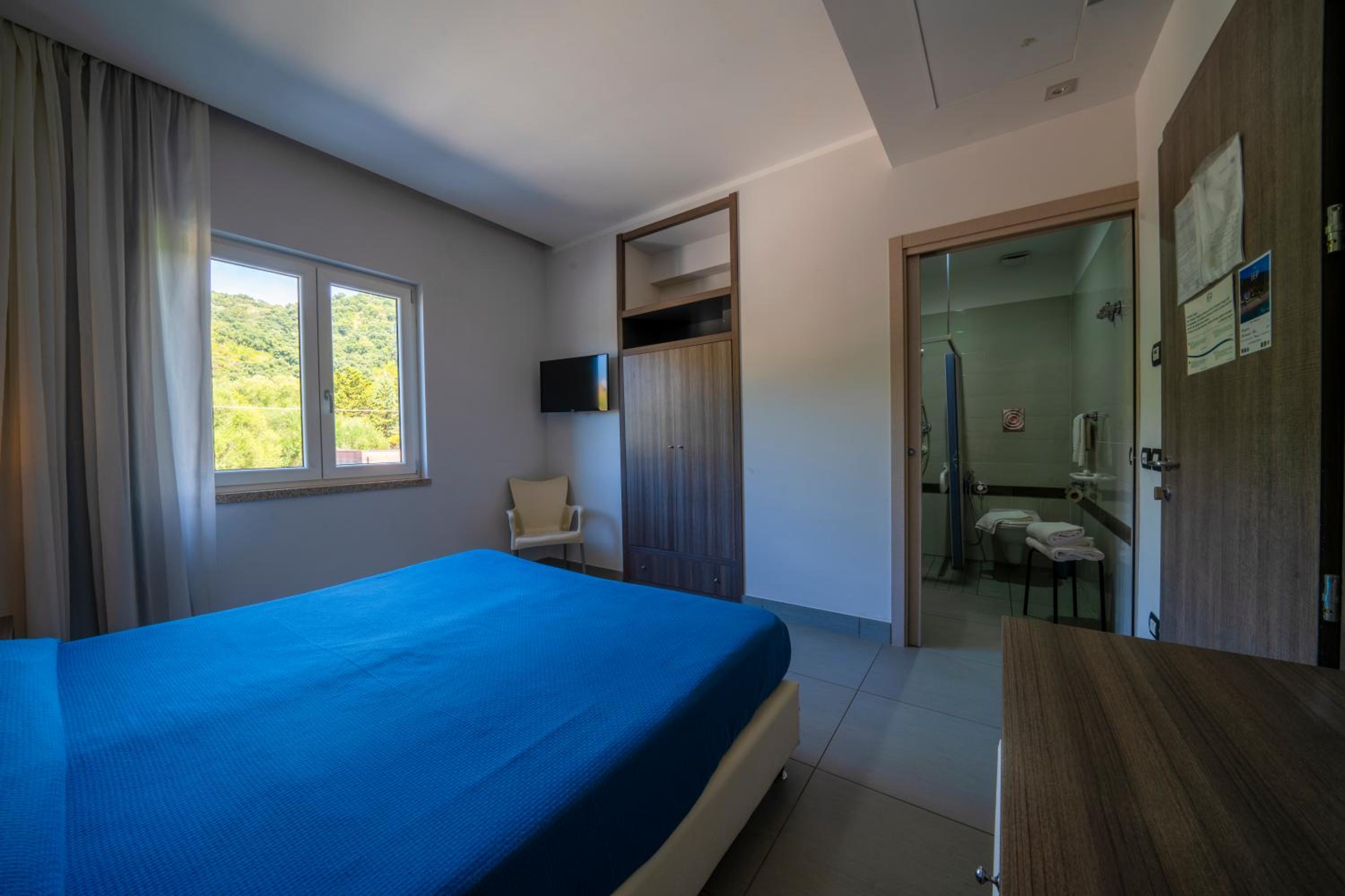 Standard Double or Twin Room photo 2