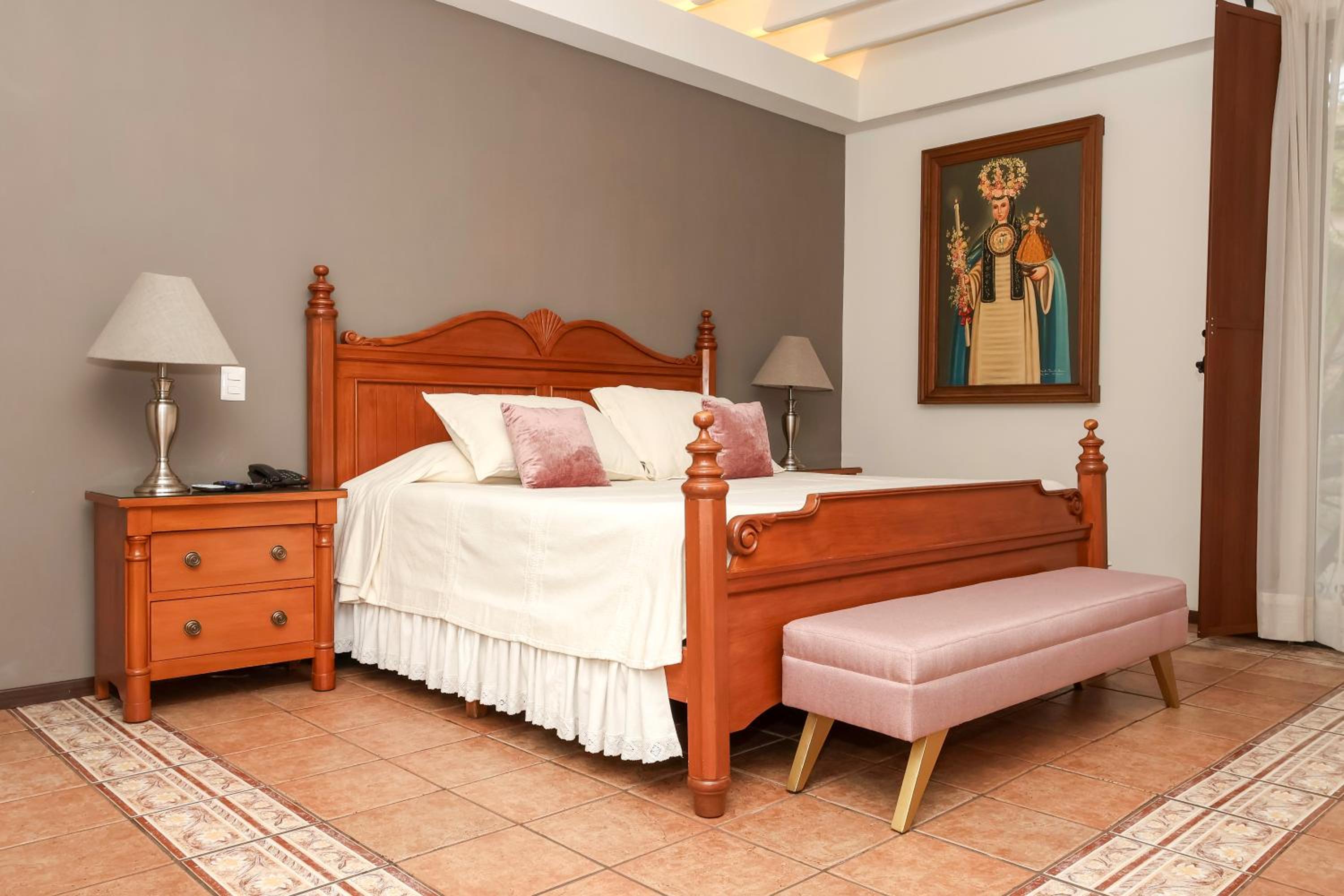 King Suite - Photo 3