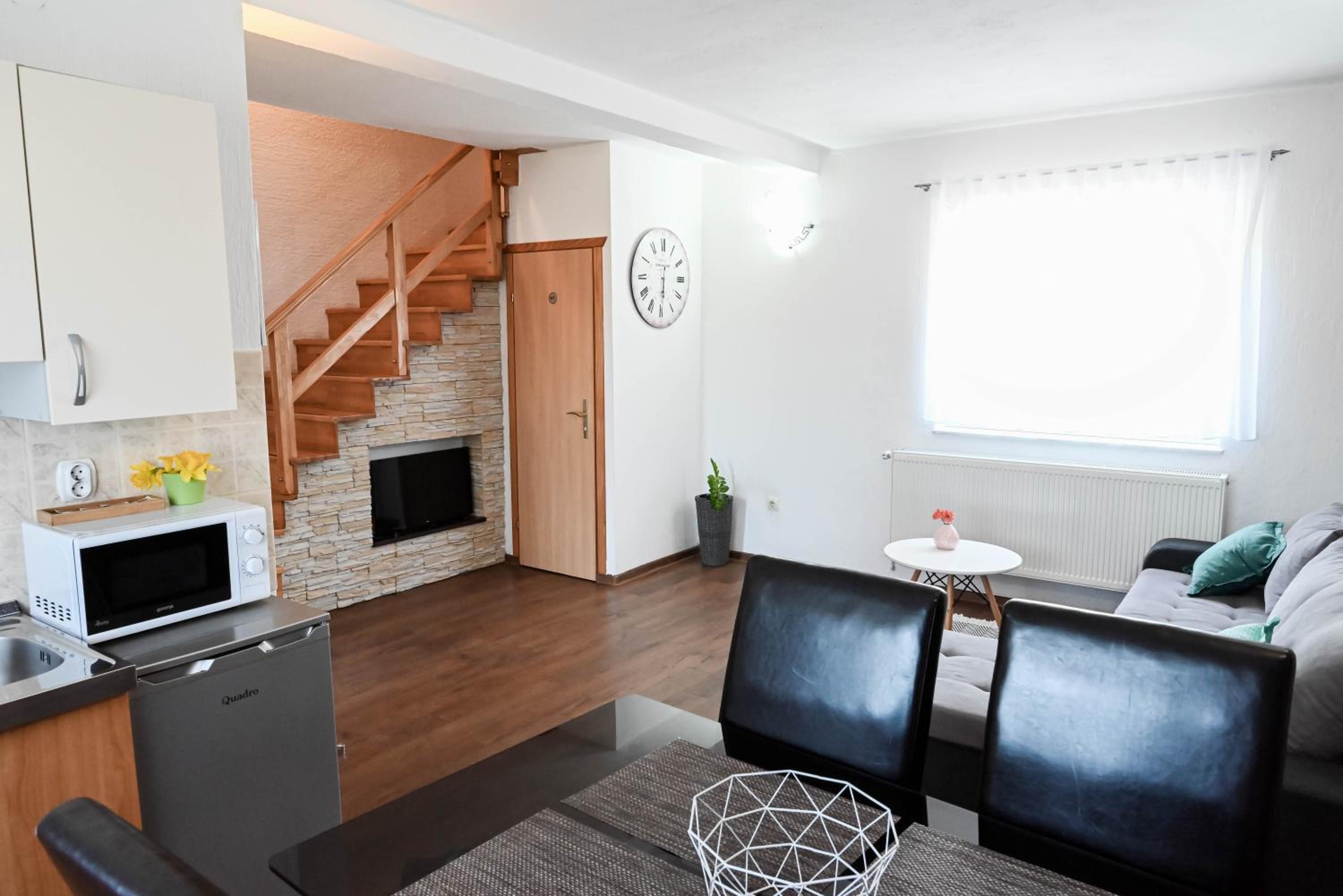 One-Bedroom Apartment with Terrace (5 Adults) photo 1