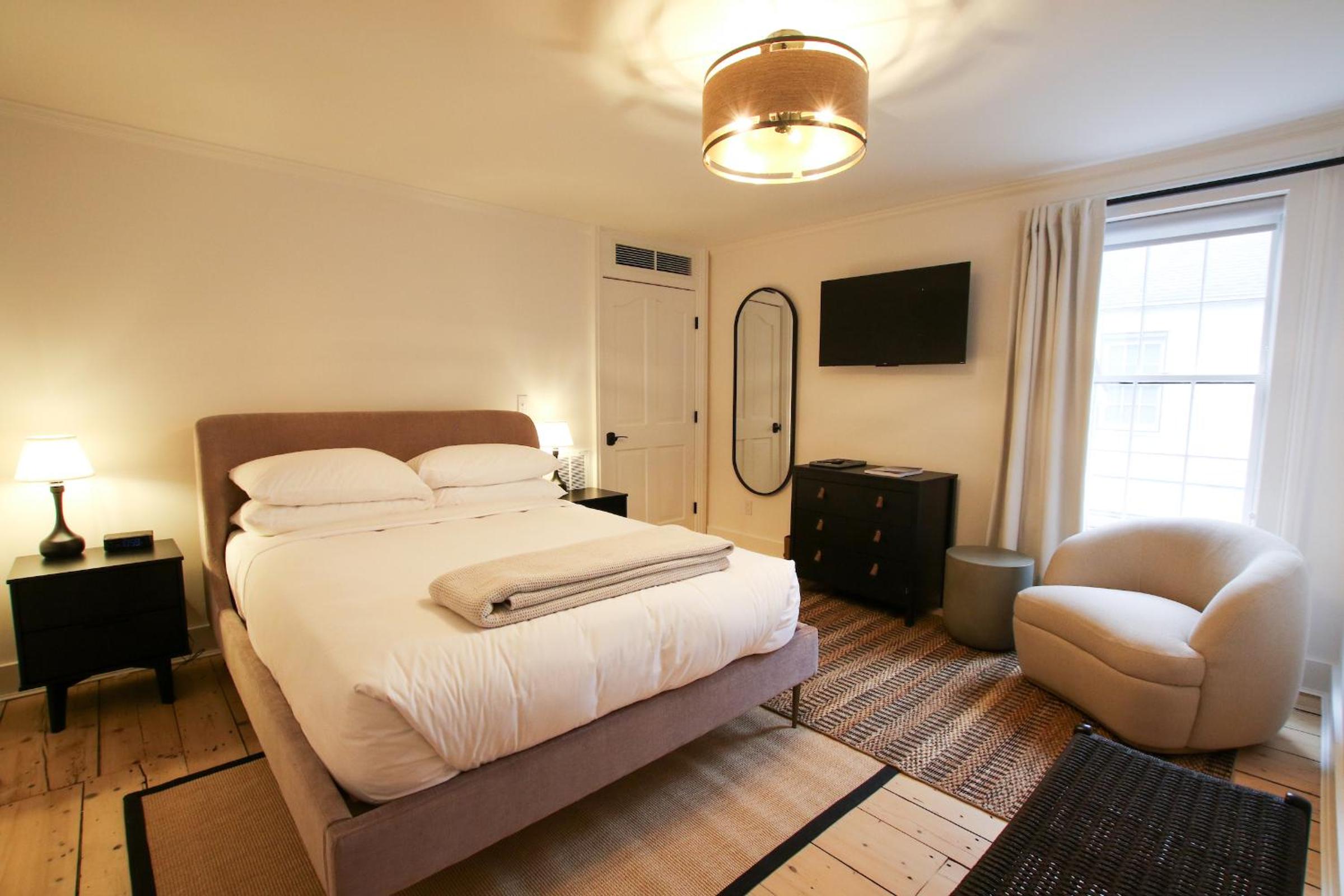 Standard Queen Room