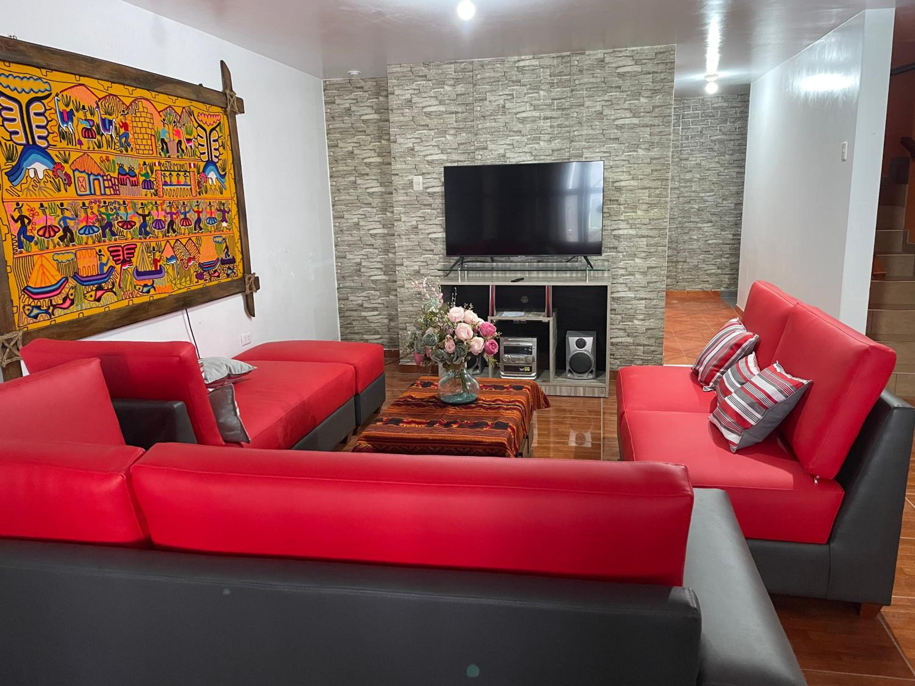 Six-Bedroom House photo 1