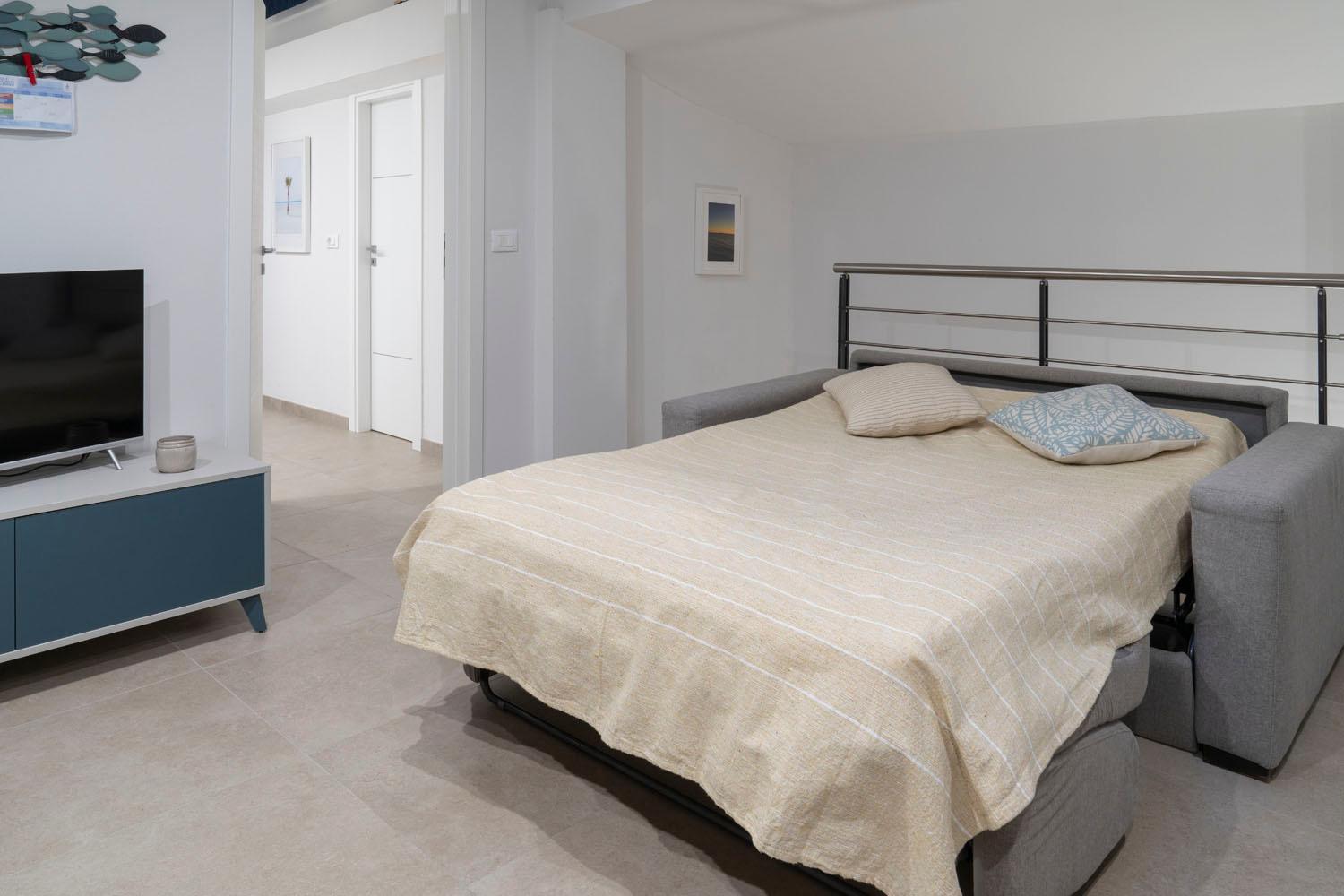 One-Bedroom Apartment photo 2
