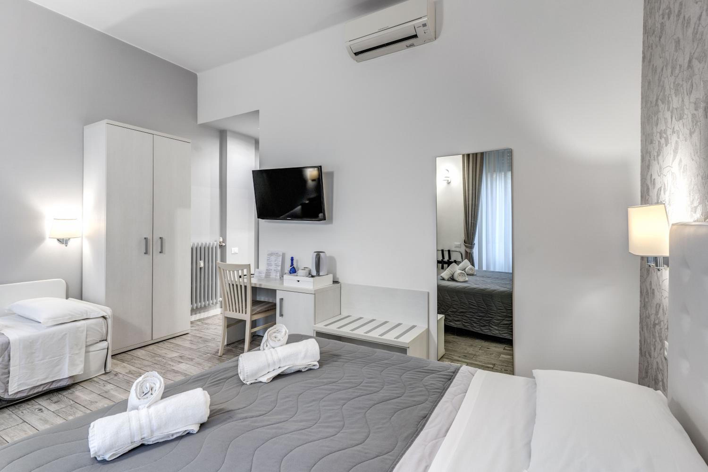 Deluxe Triple Room photo 3