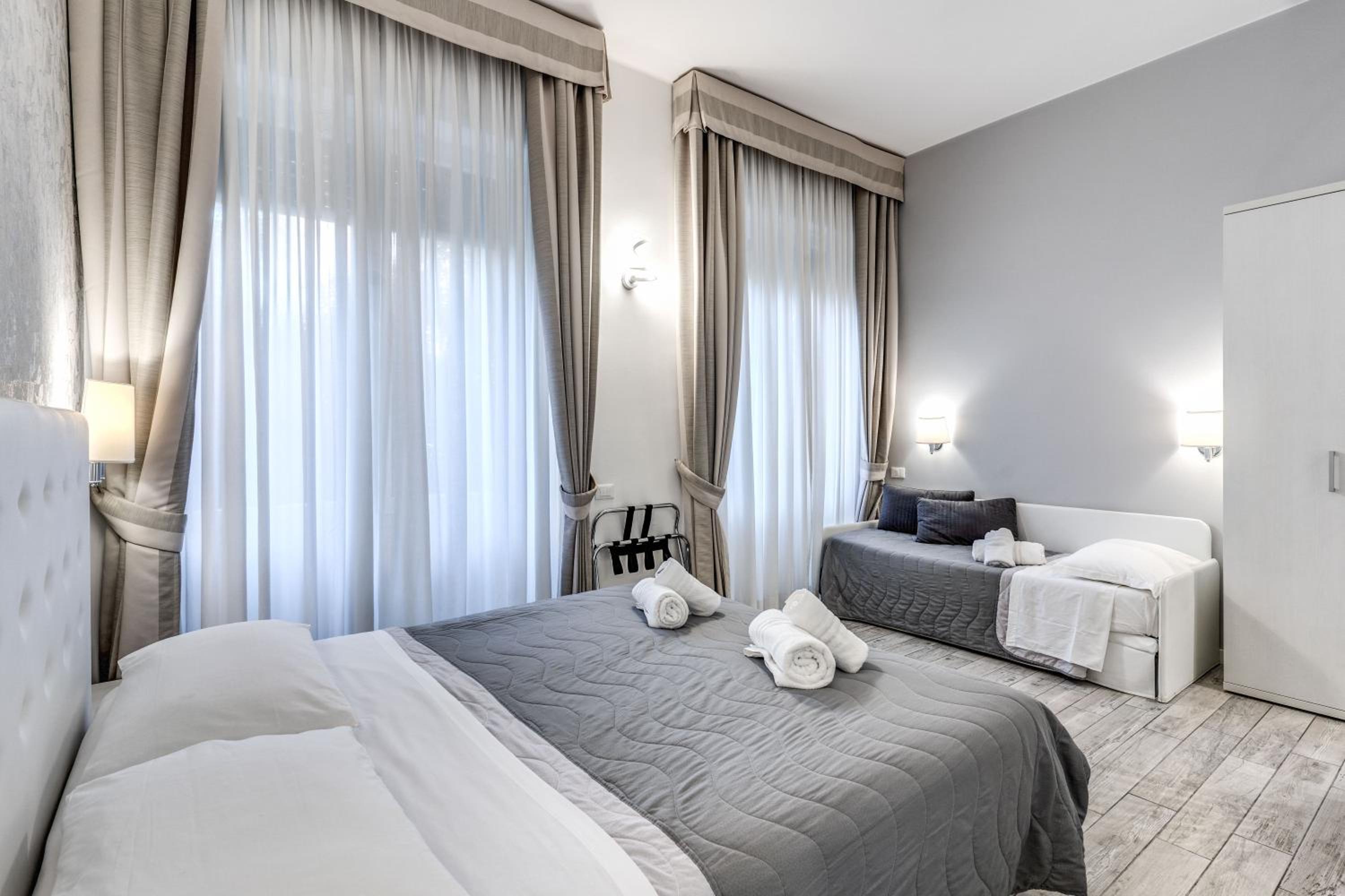 Deluxe Triple Room photo 2