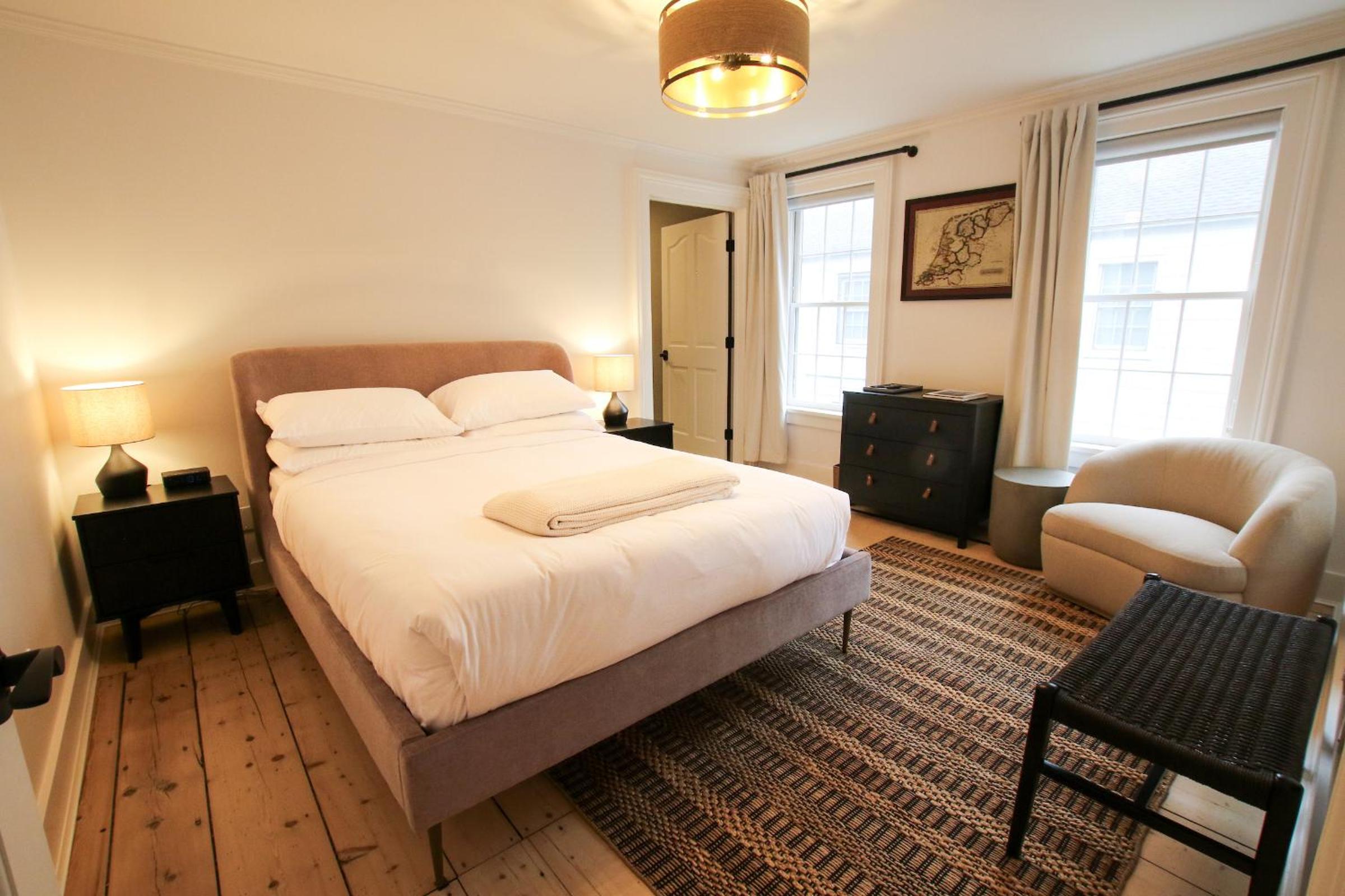Standard Queen Room
