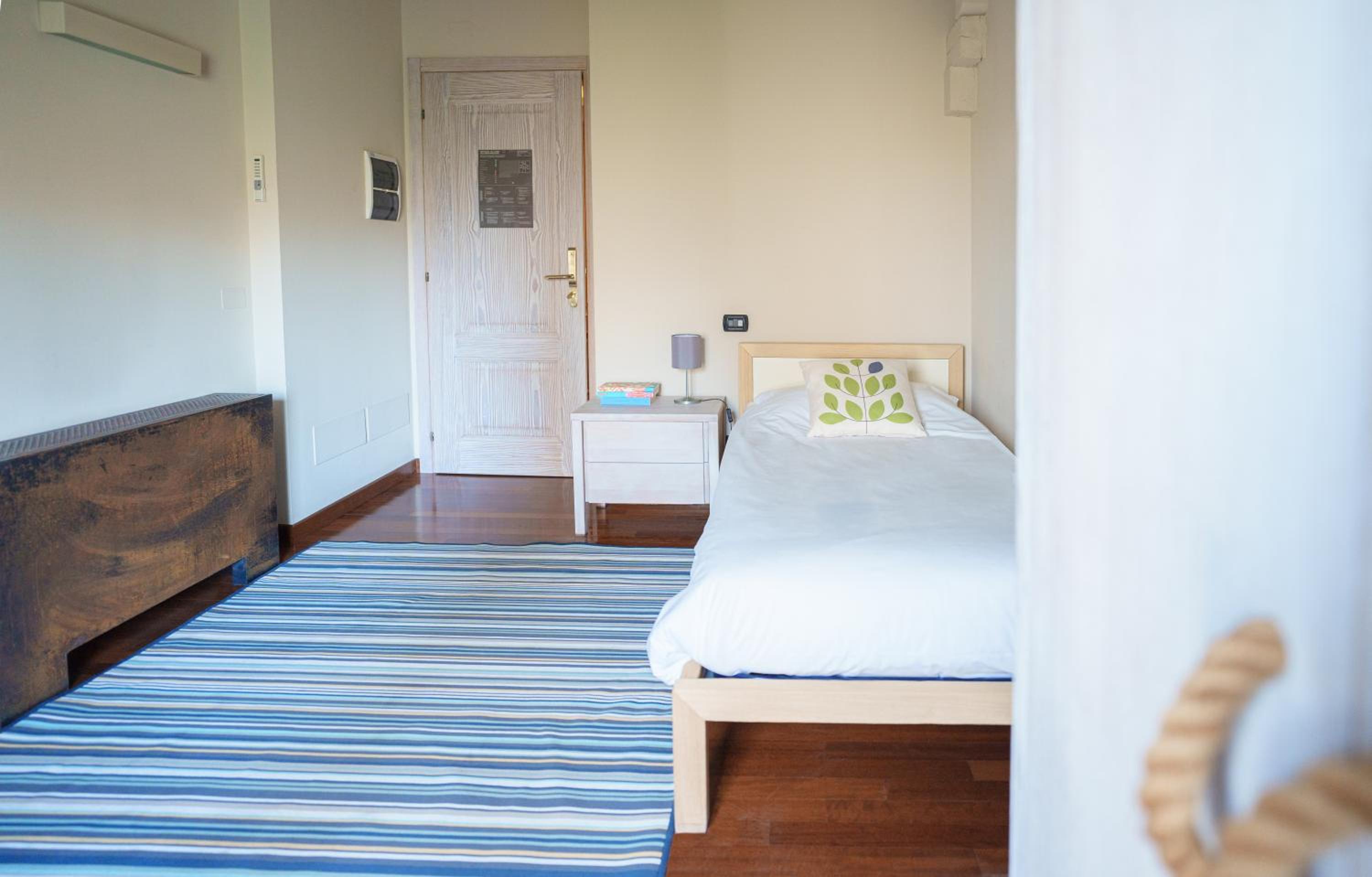 Single Room with Private Bathroom photo 3