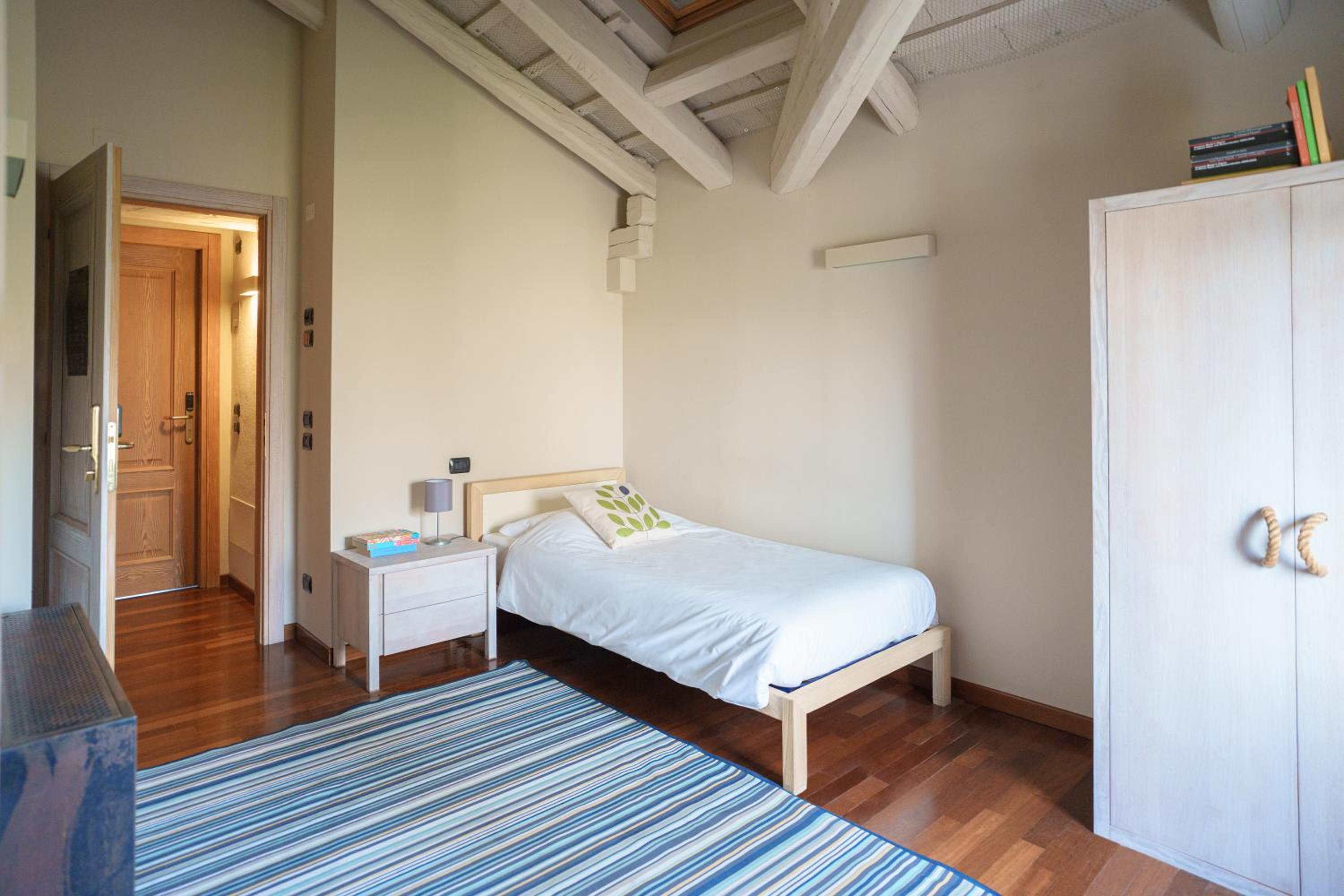 Single Room with Private Bathroom photo 1