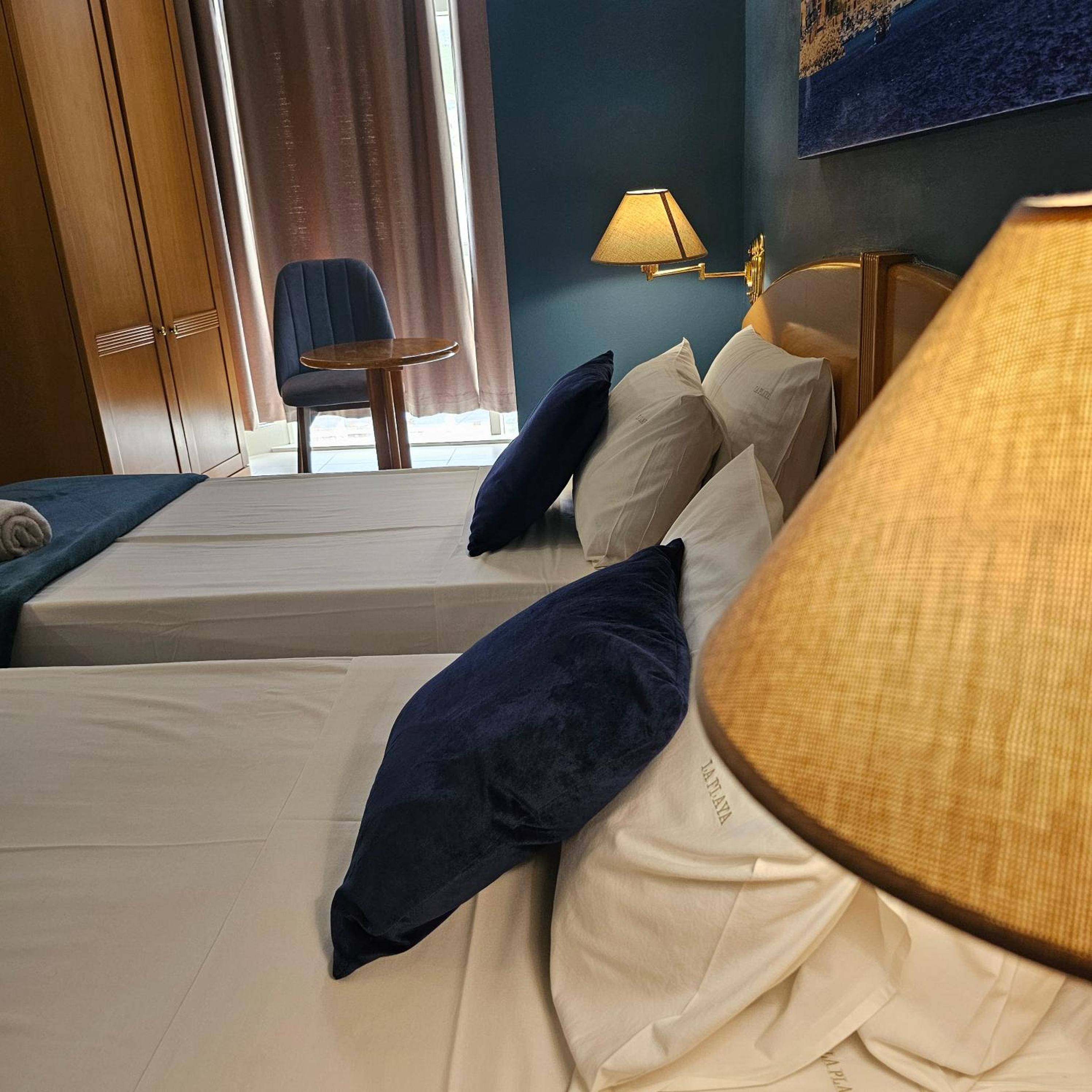 Double Room with Sea View - Photo 3