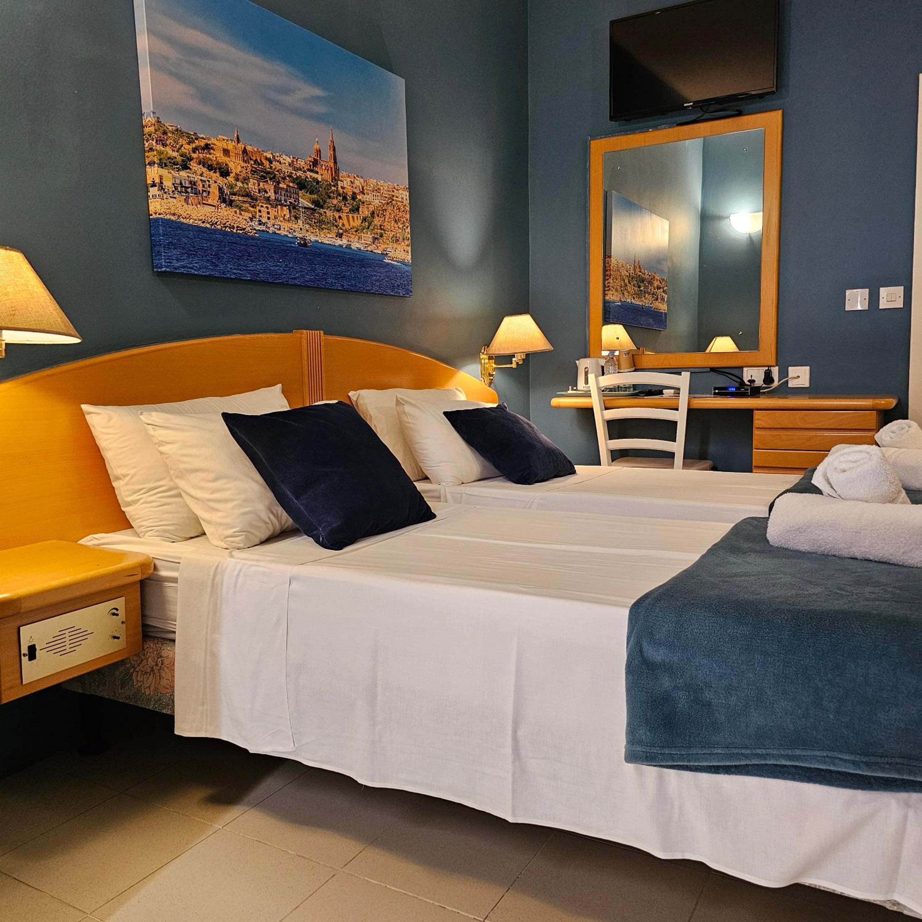 Double Room with Sea View - Photo 2