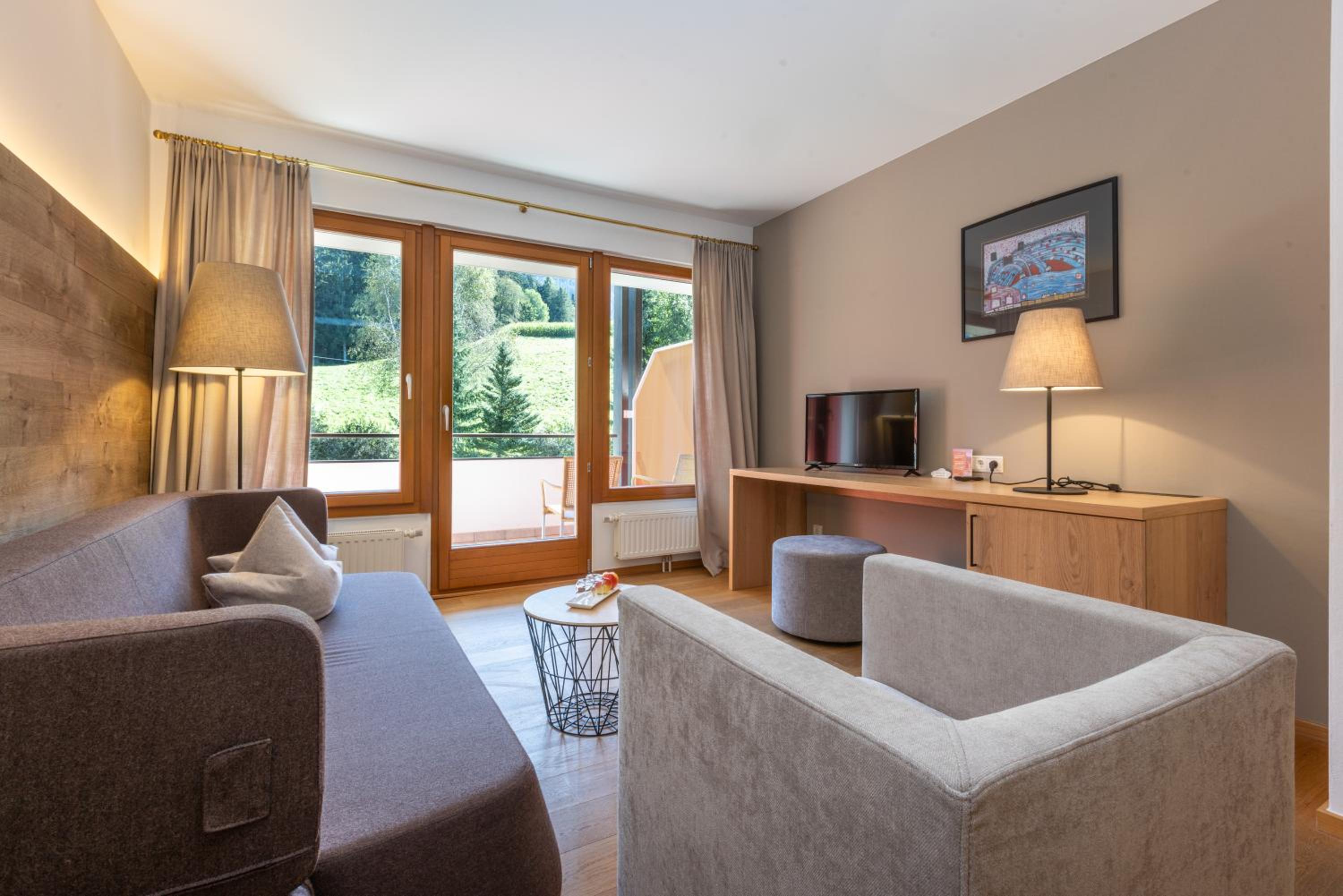 Deluxe Double Room with Balcony - Photo 8