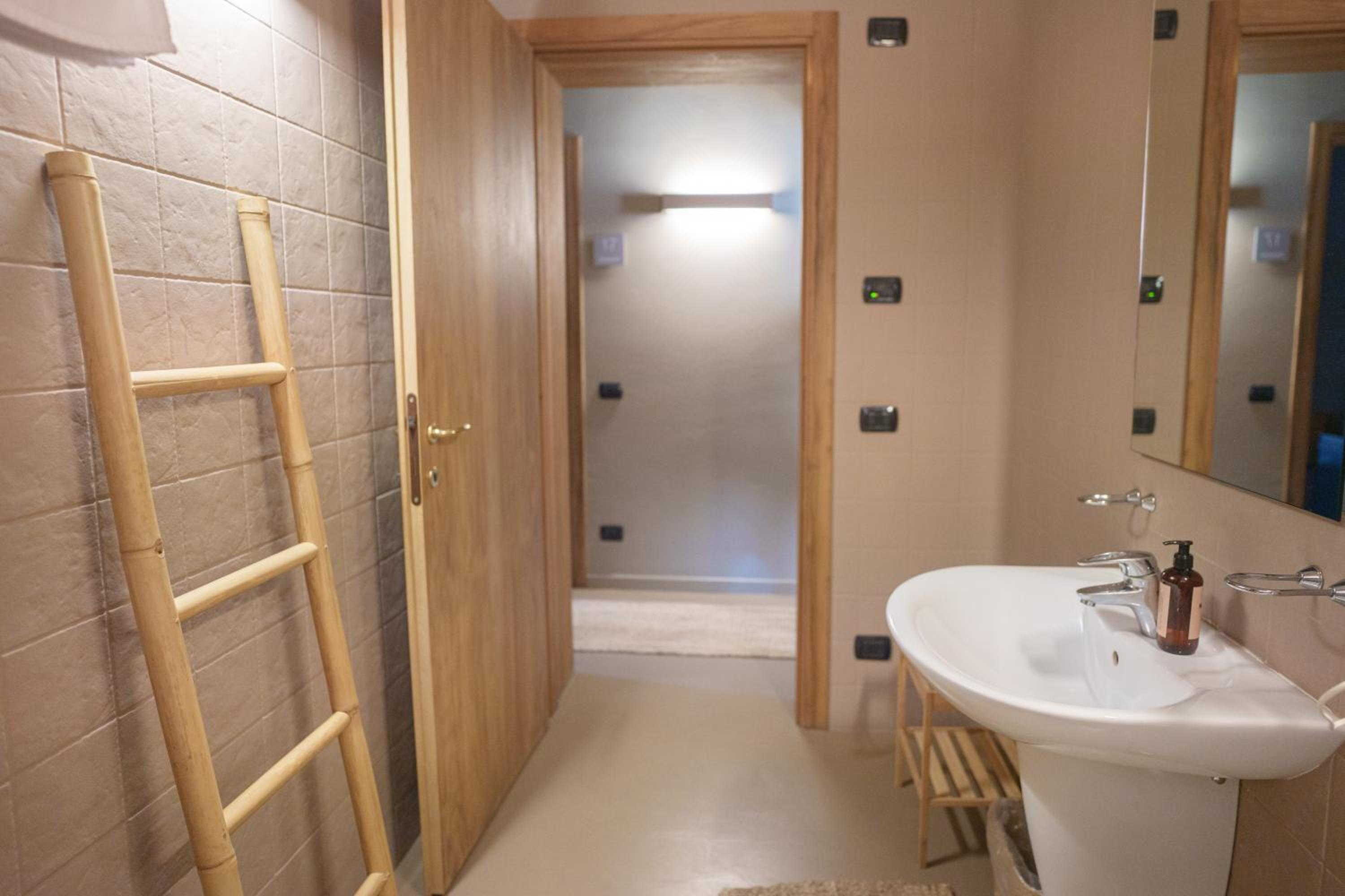 Family Suite - Photo 9