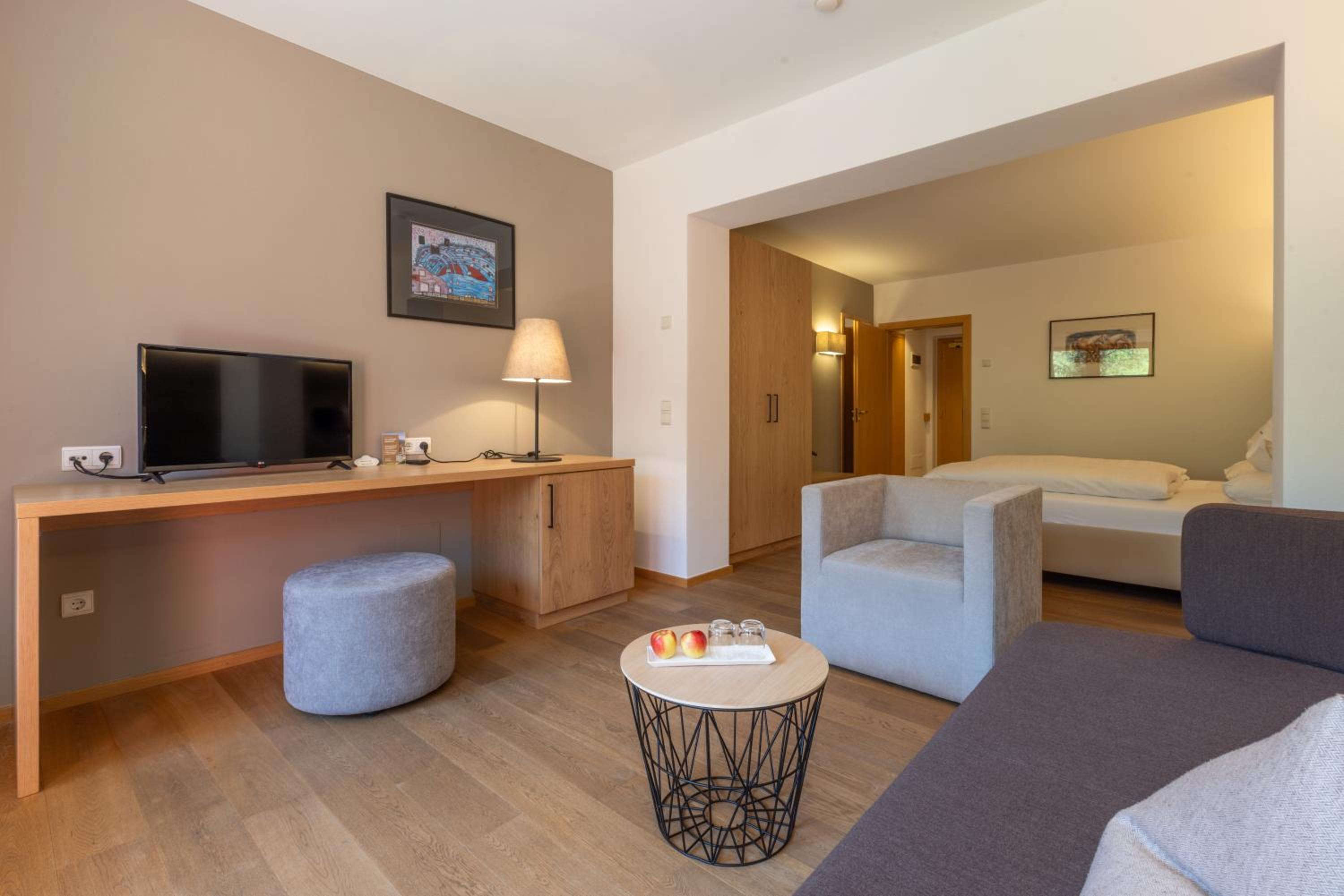 Deluxe Double Room with Balcony - Photo 7
