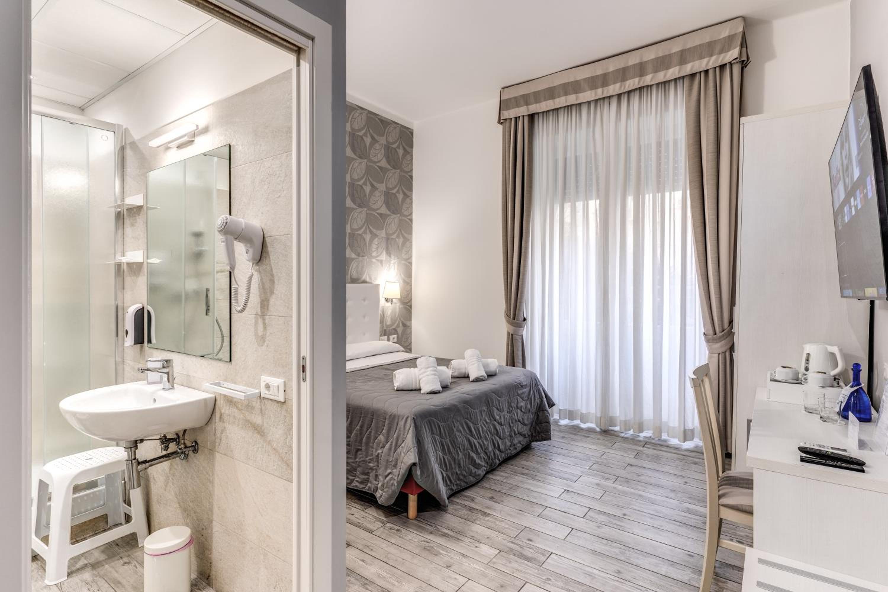Deluxe Double or Twin Room photo 3