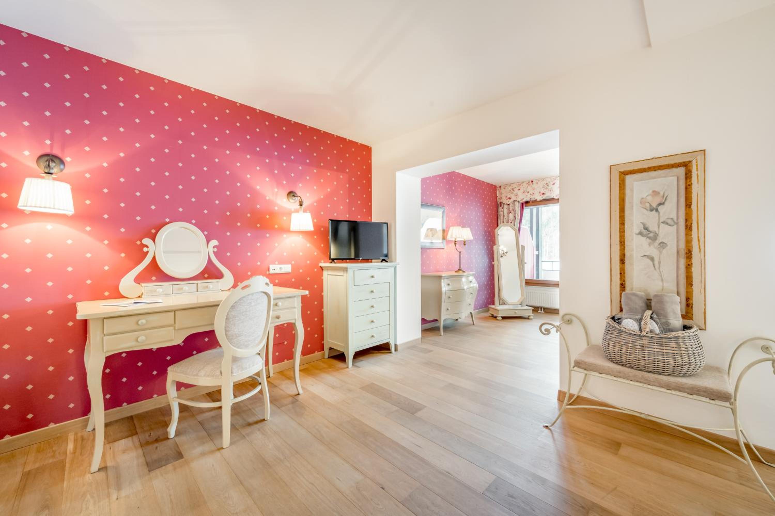 Suite with Balcony - Photo 4